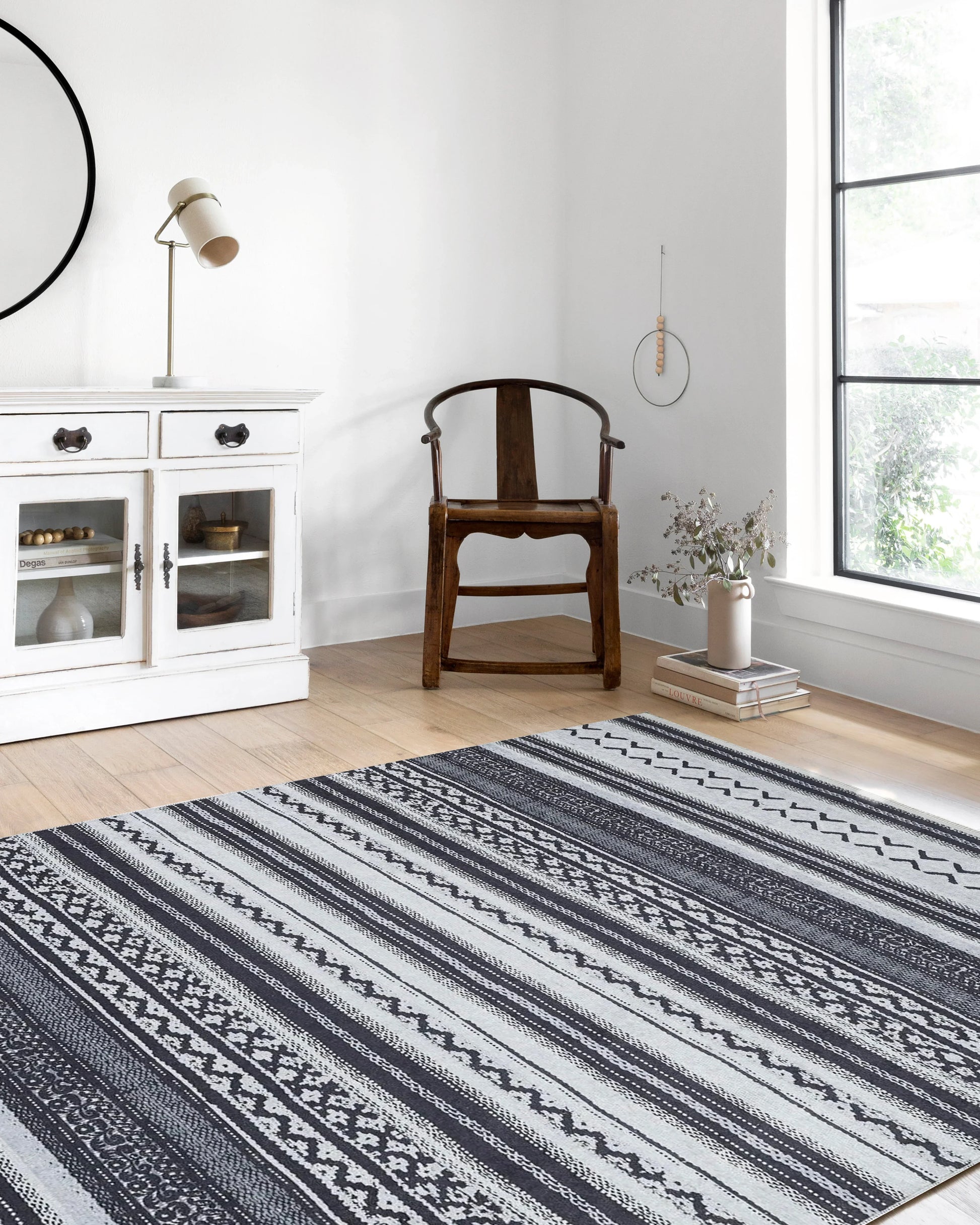 Beyaz Siyah Çizgili Vintage Halı