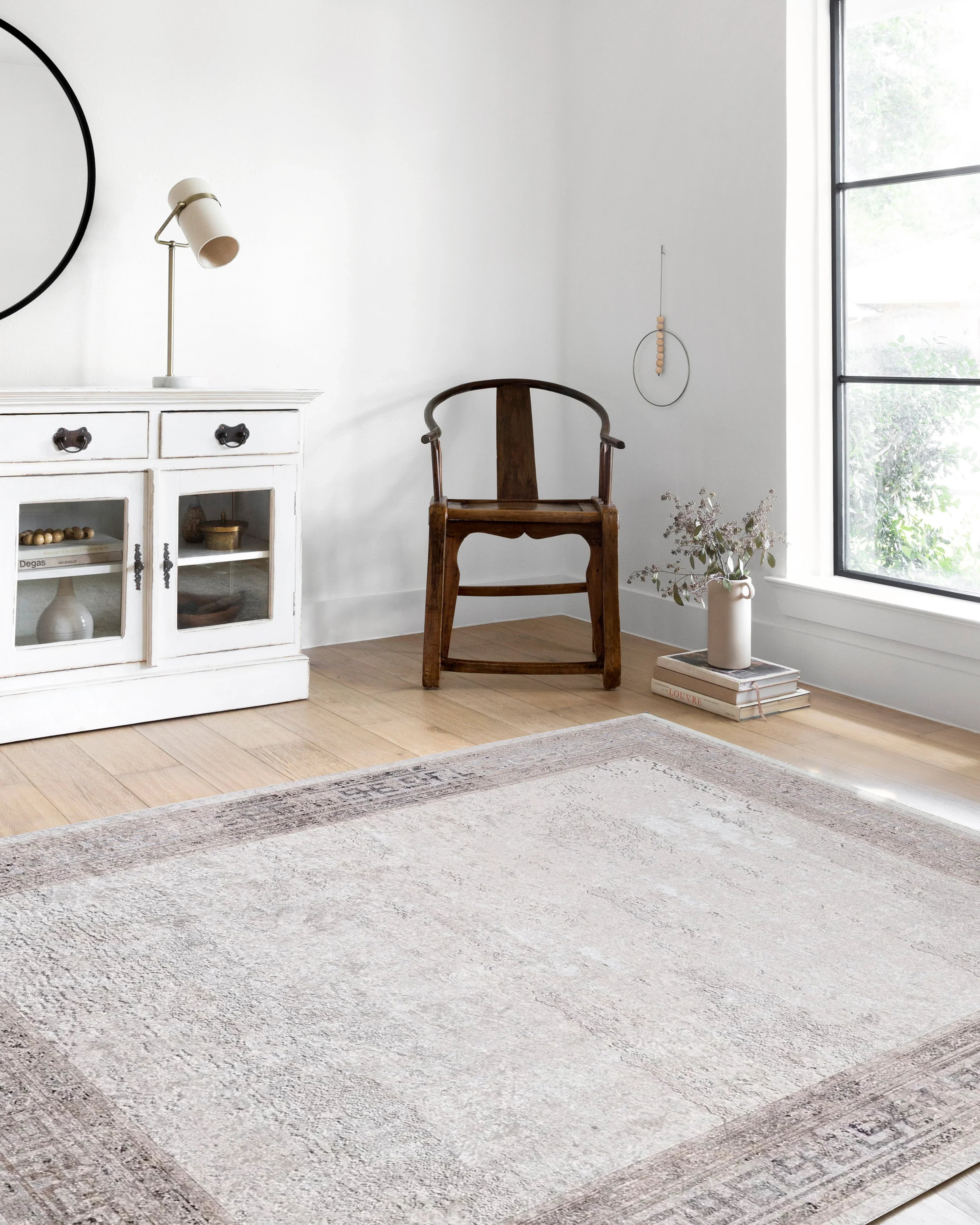 Geometrik Desenli Bej Kenarlı Mermer Halı