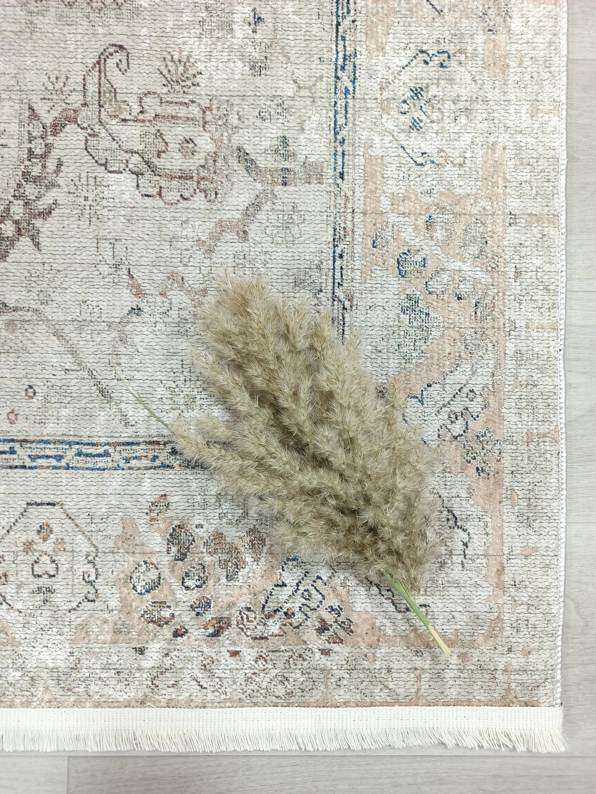 Uşak Doğal Bej Vintage Halı