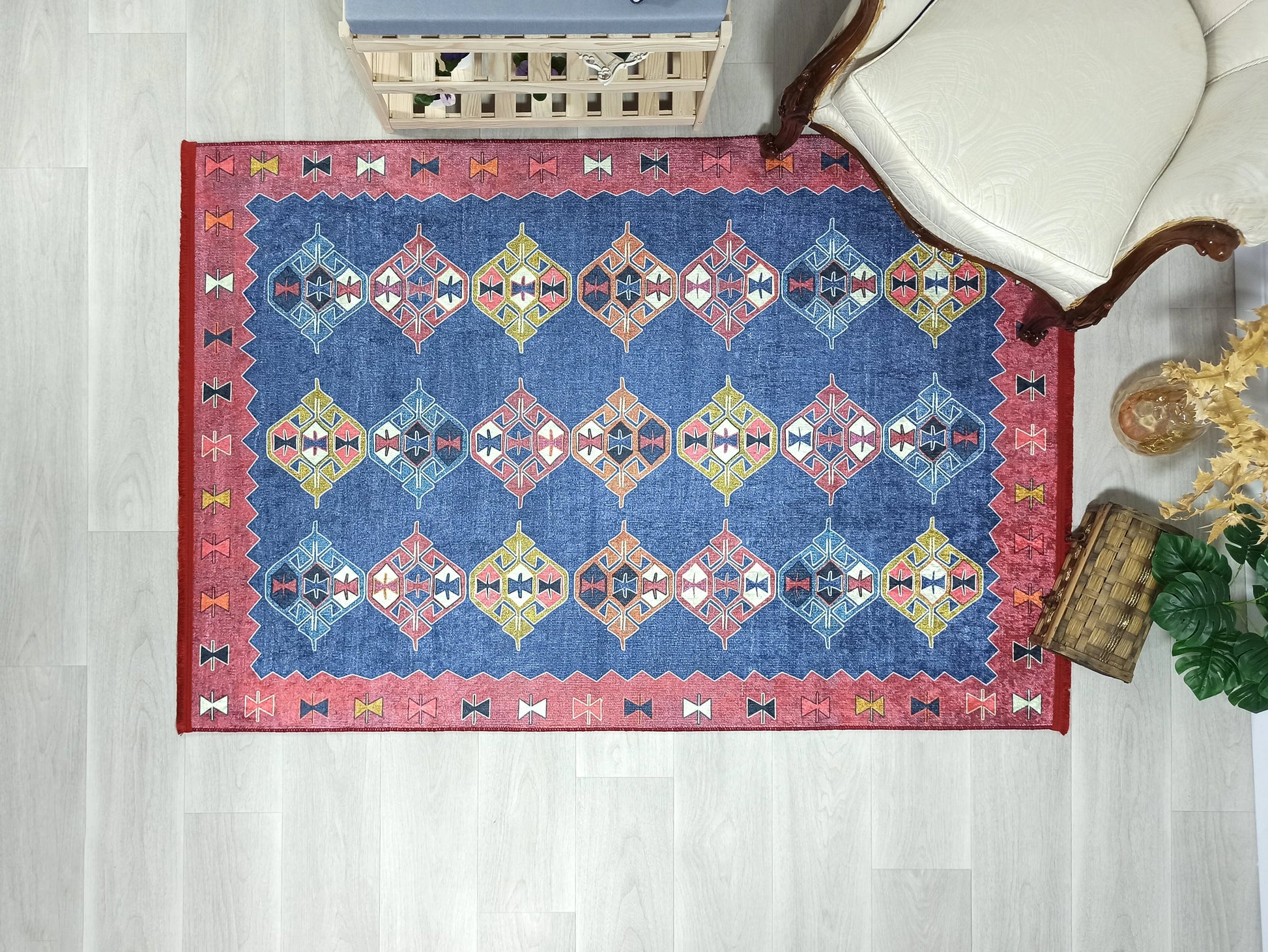 İran Etnik Desenli Mavi Kırmızı Halı