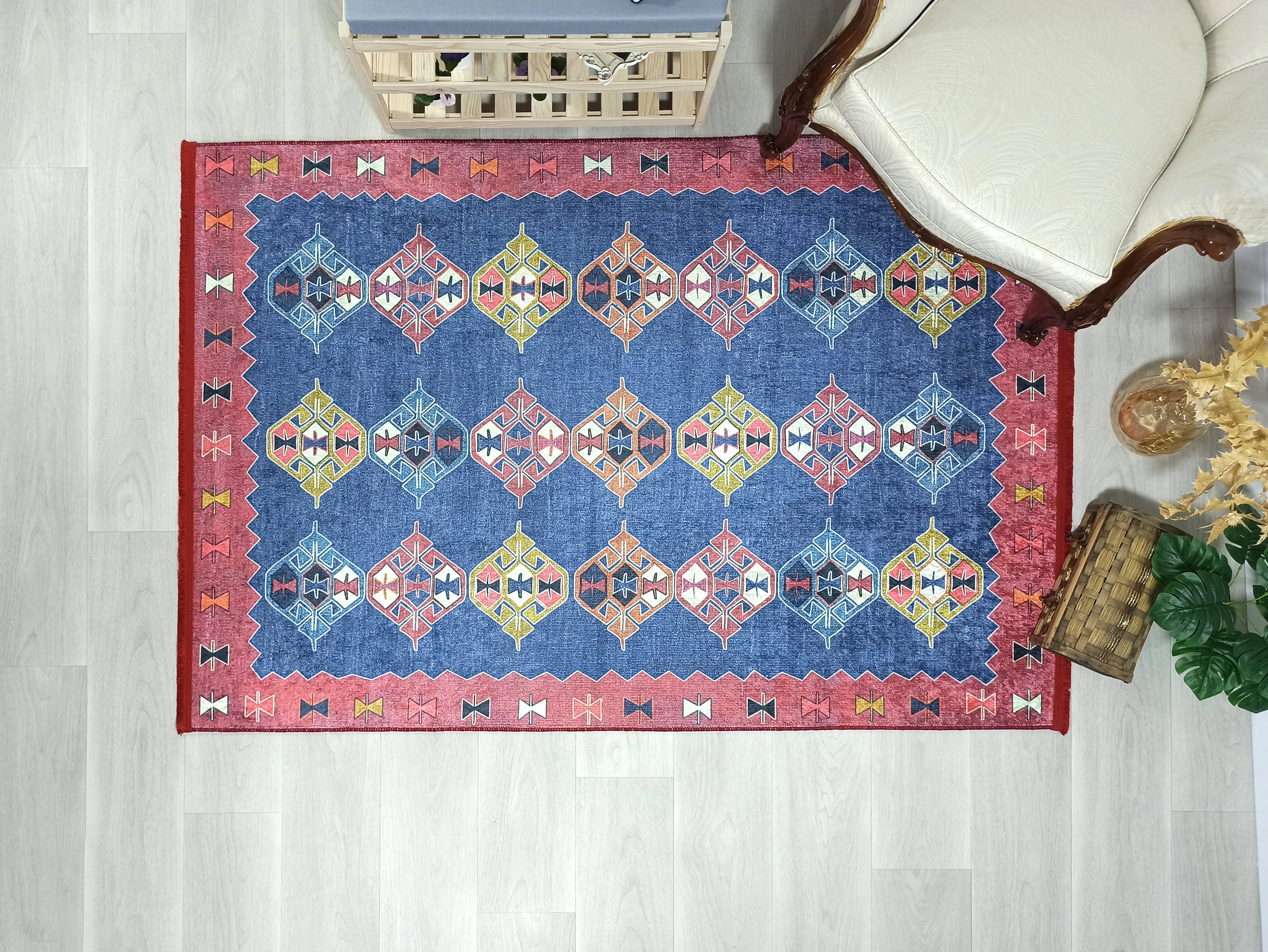 İran Etnik Desenli Mavi Kırmızı Halı