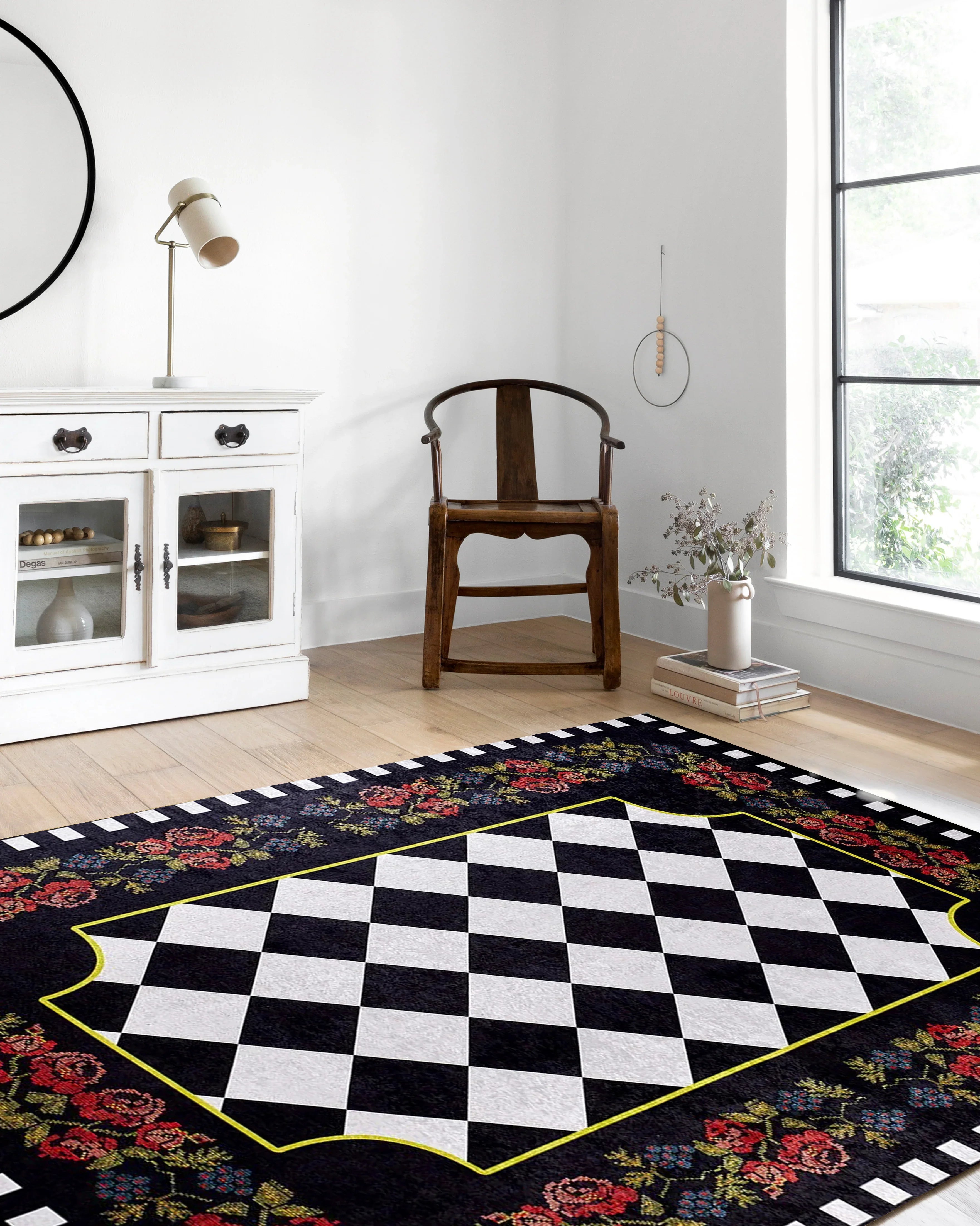 Karabağ Çiçek Desenli Geometrik Siyah Kırmızı Dekoratif Halı