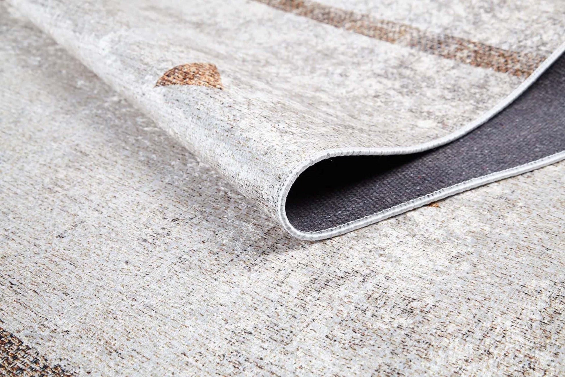 Beyaz Krem Eskitme Geometrik Desenli Halı