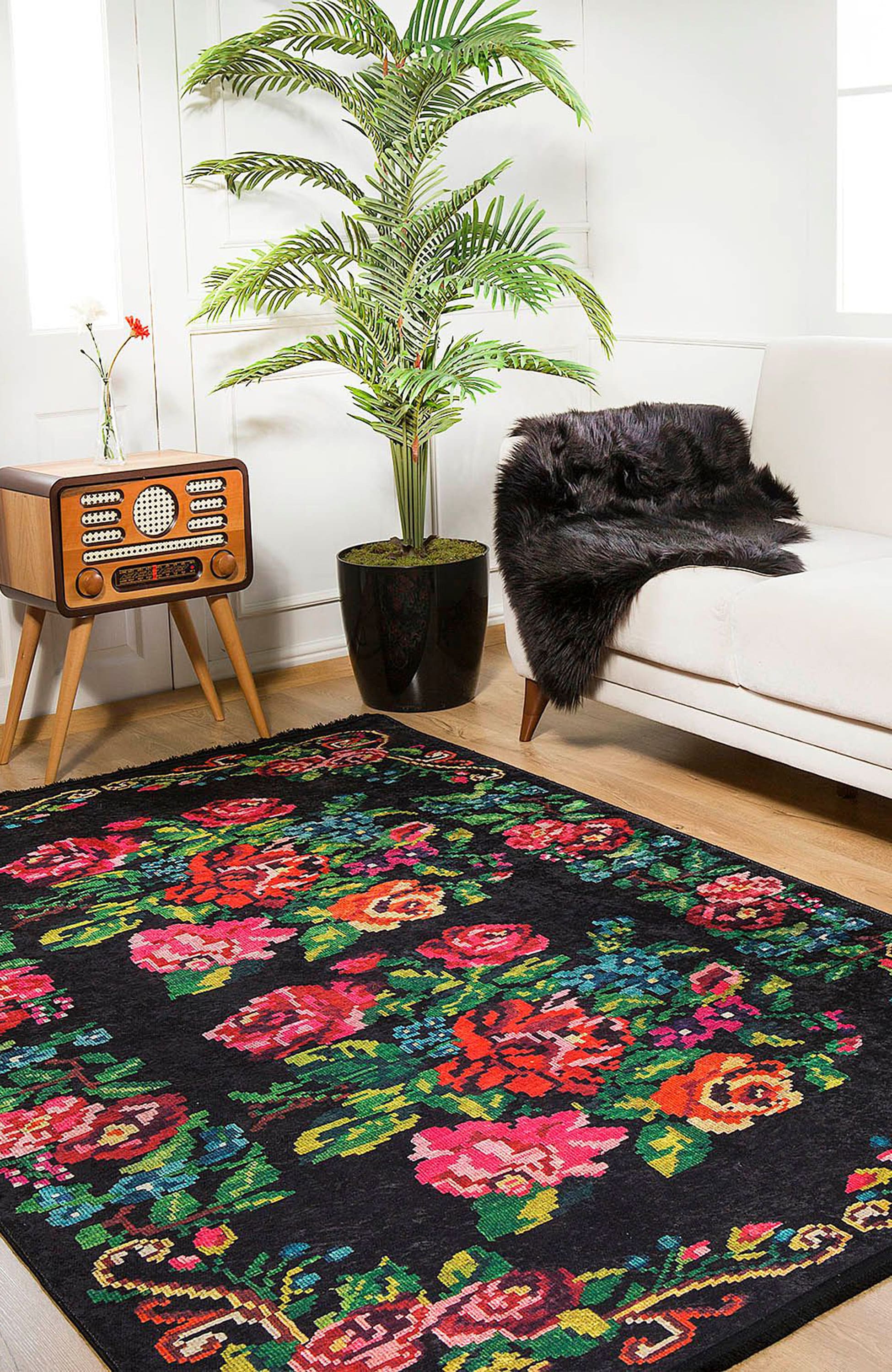 Siyah Gül Desenli Karabağ Kilim Halı - Pera Halı