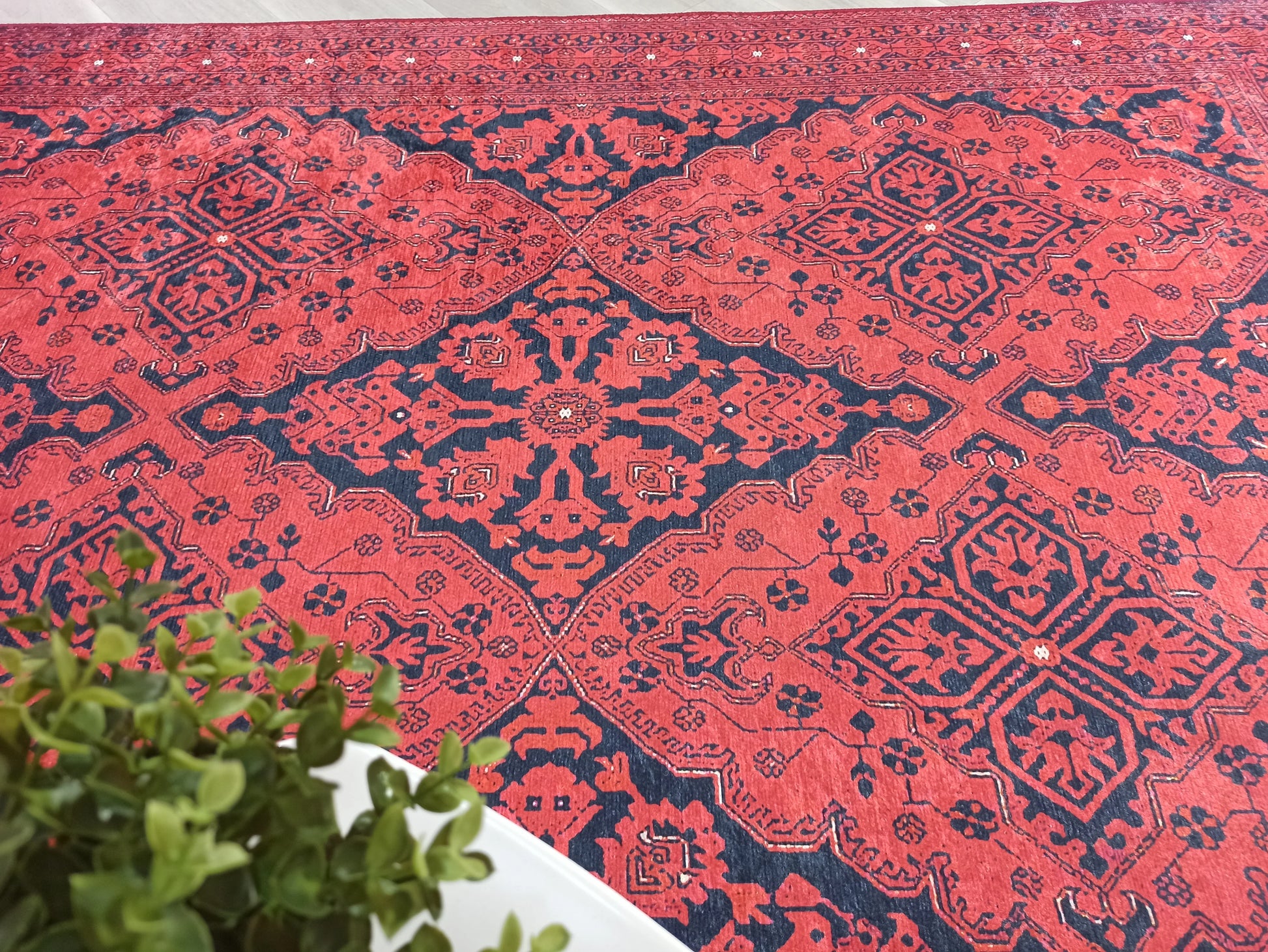 Koyu Kırmızı Lacivert Desenli Geleneksel Etnik Halı