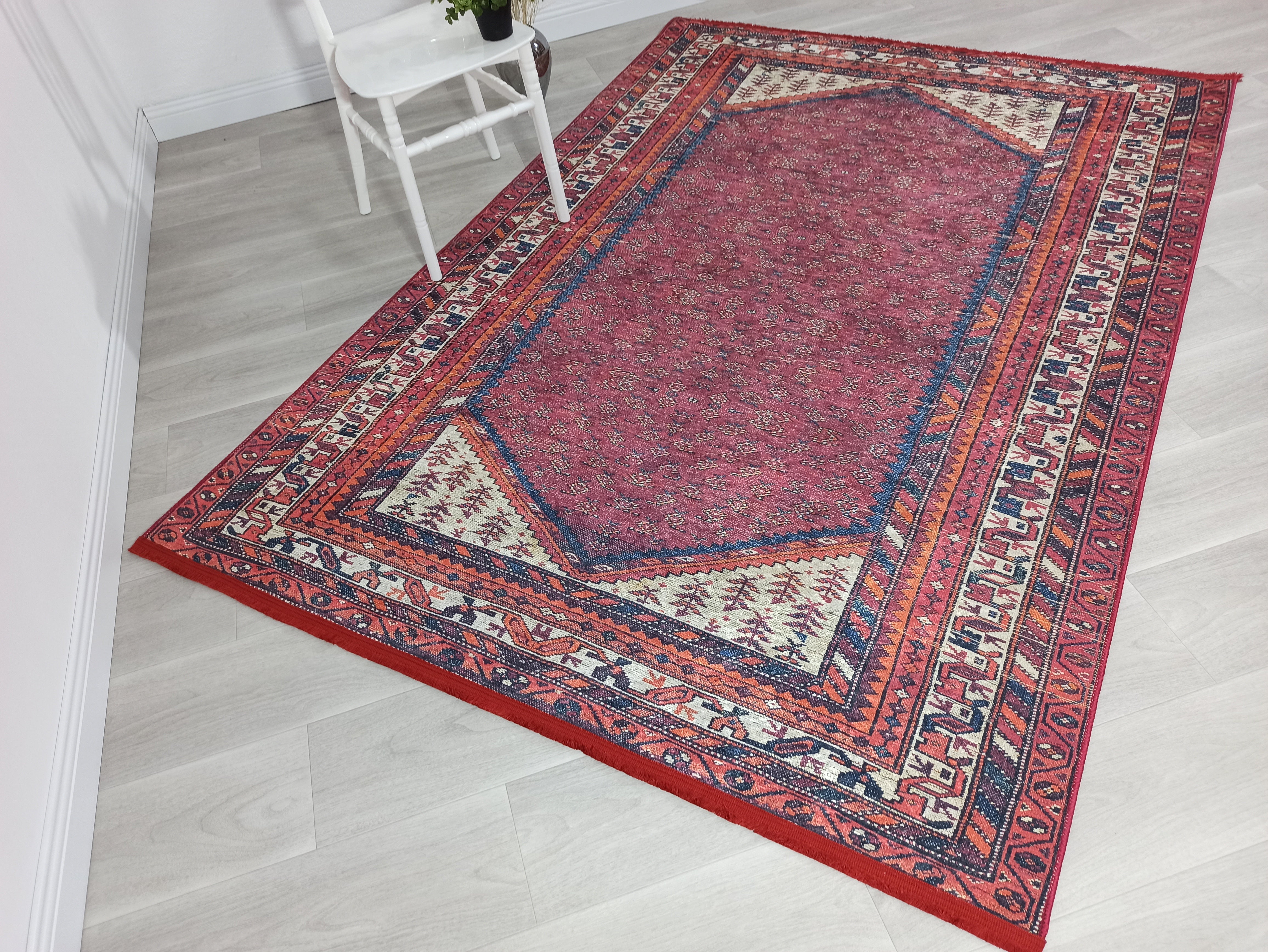 Koyu Kırmızı Bordo Geleneksel Otantik Halı