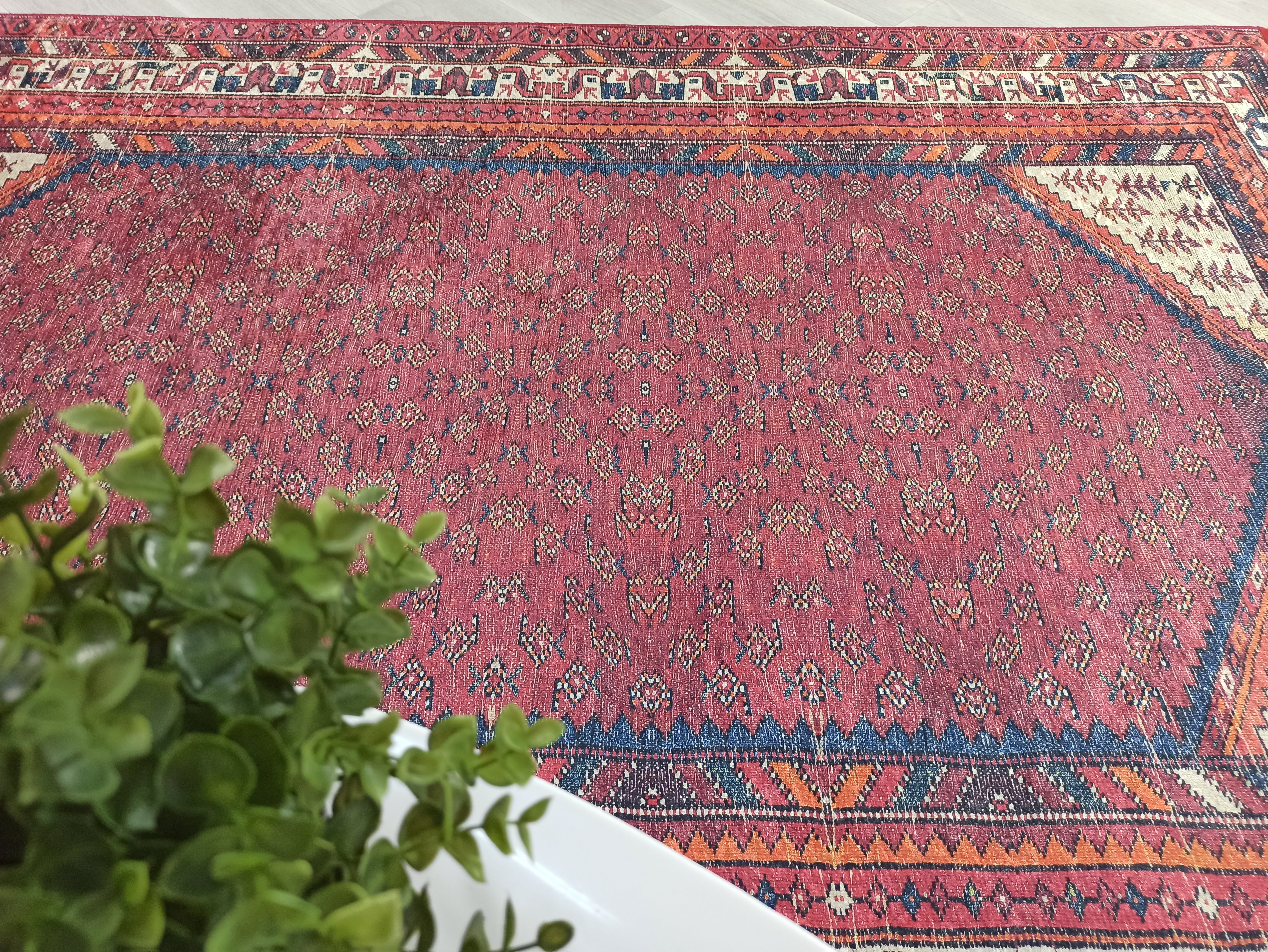 Koyu Kırmızı Bordo Geleneksel Otantik Halı