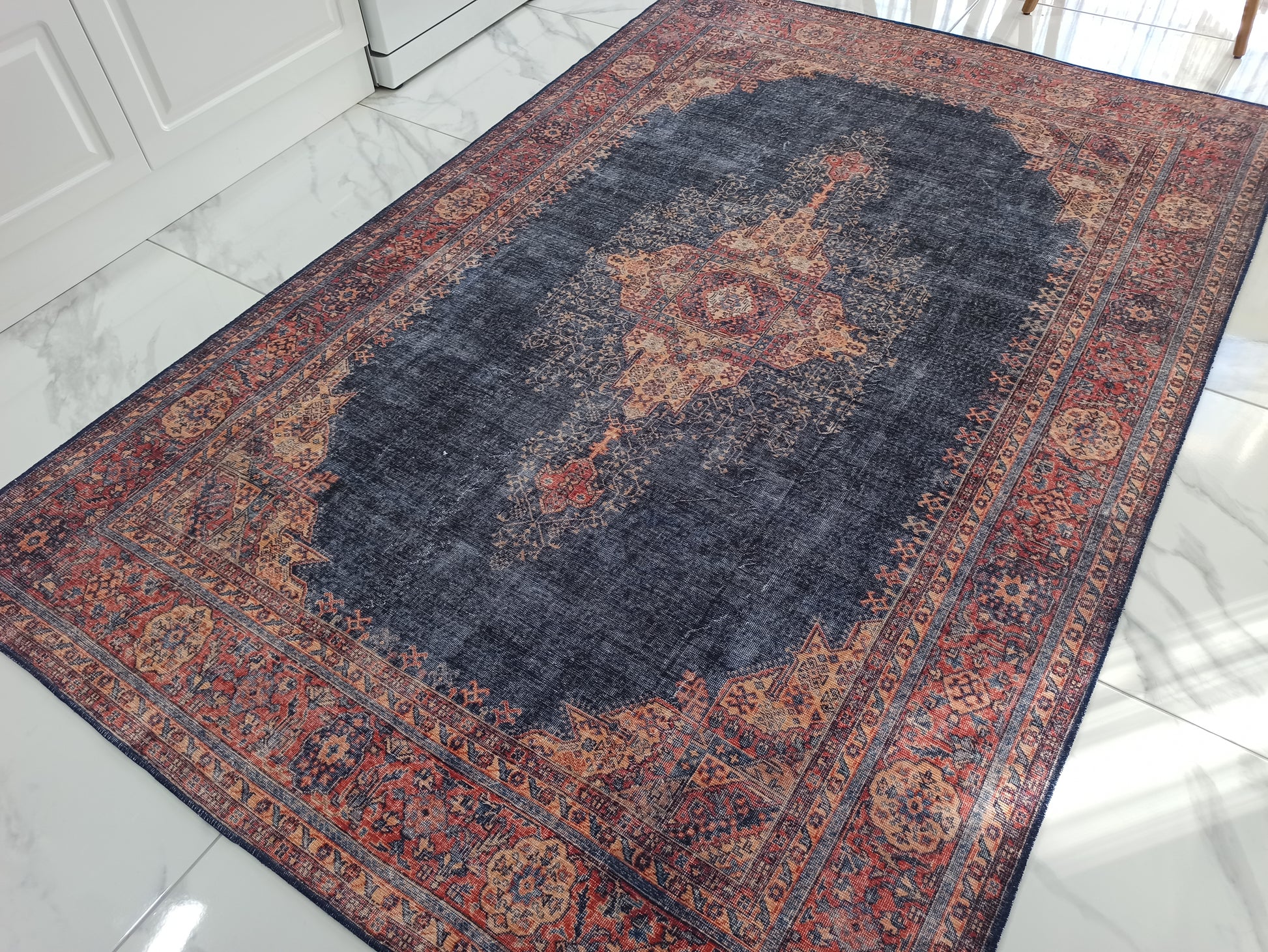 Lacivert ve Kırmızı Desenli İran Tarzı Vintage Halı - Pera Halı