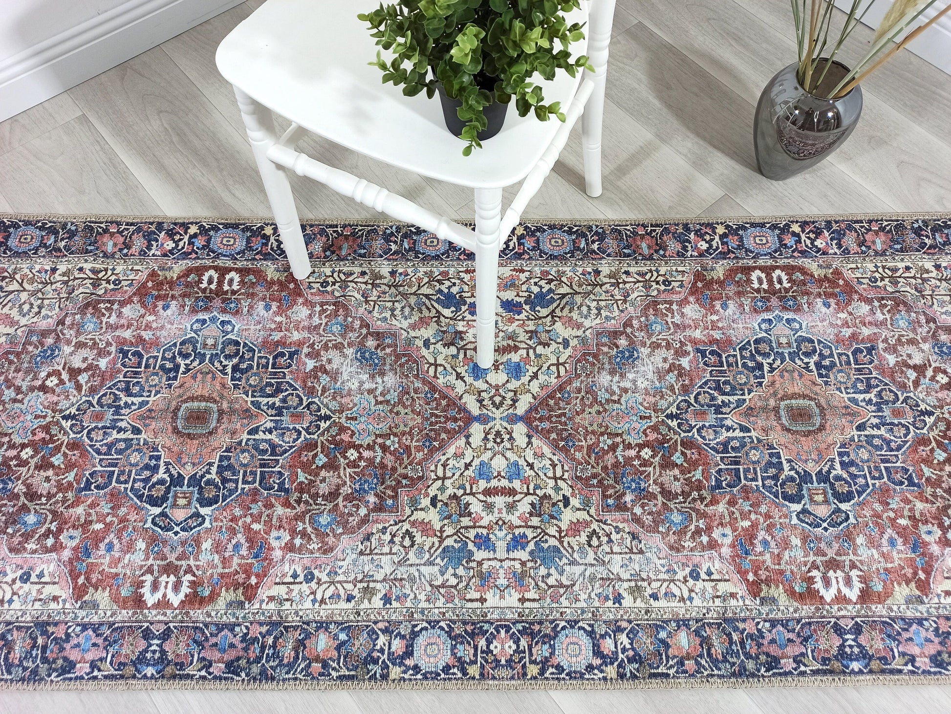 Lacivert ve Kahverengi Madalyon Desenli Vintage Halı - Pera Halı