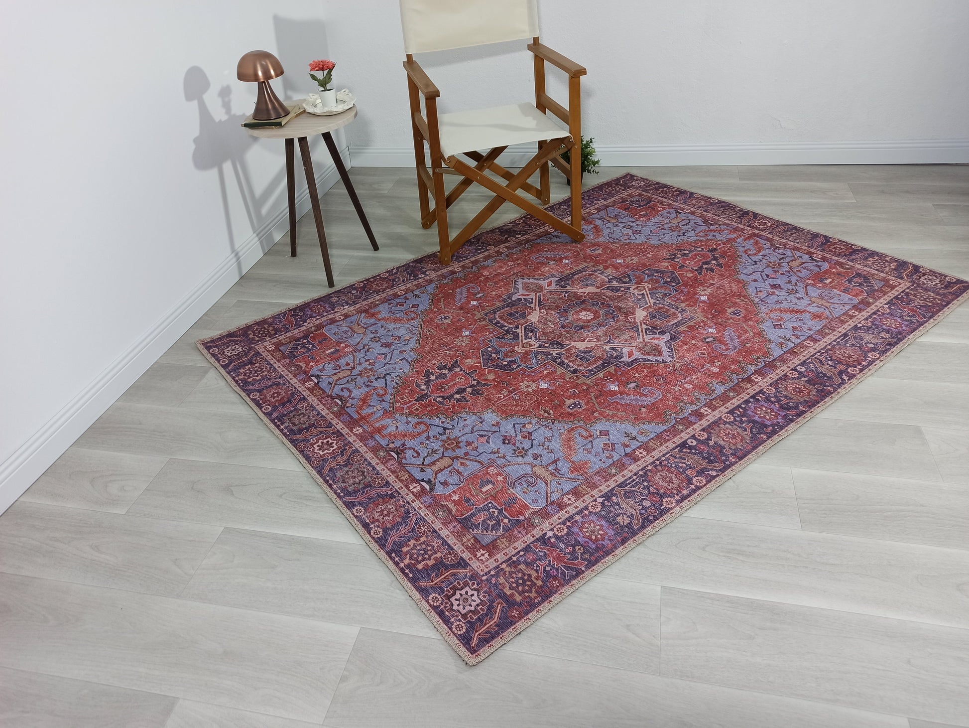Kırmızı ve Mavi Madalyon Desenli Vintage Halı - Pera Halı