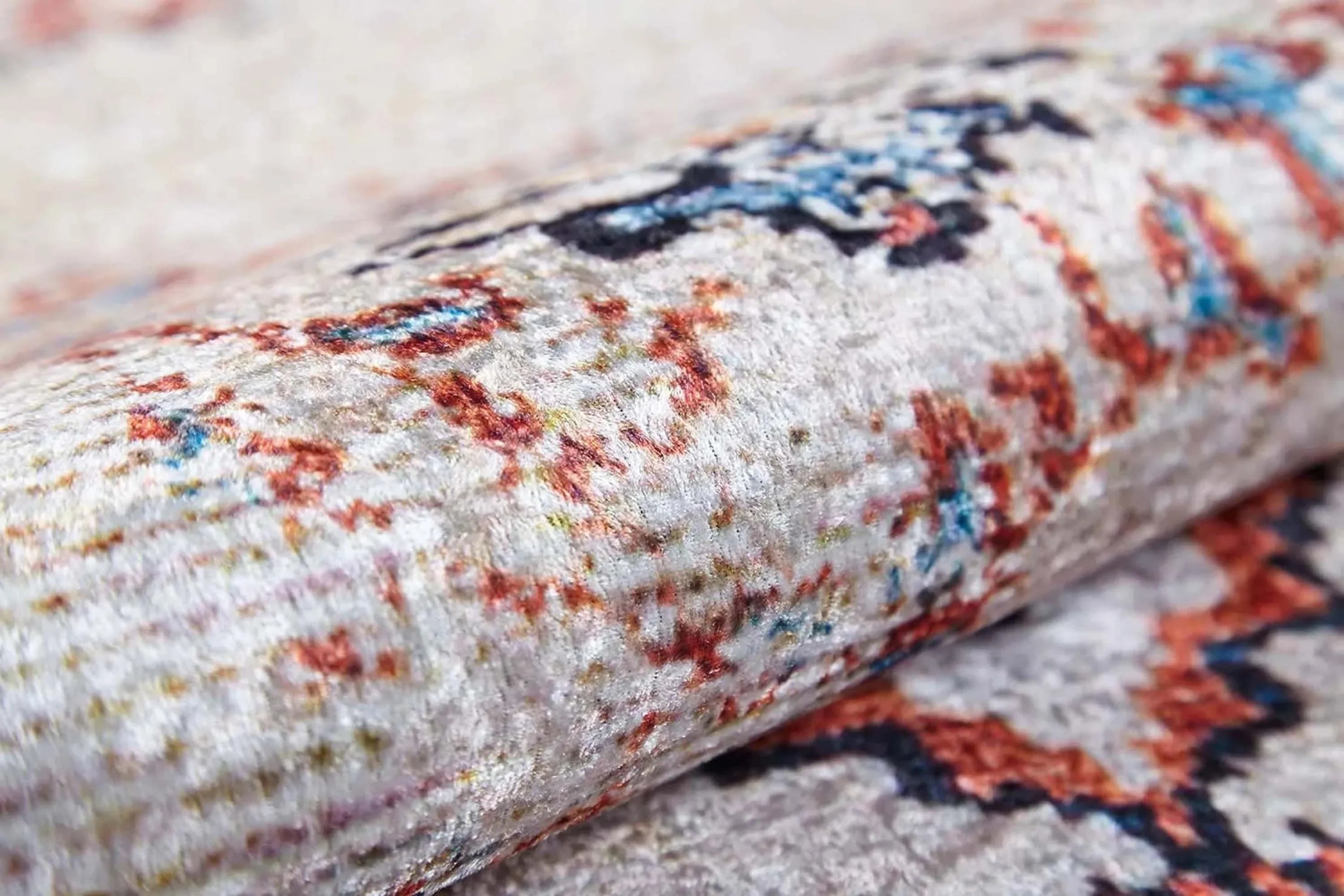 Eskitme Bej Turuncu Desenli Halı