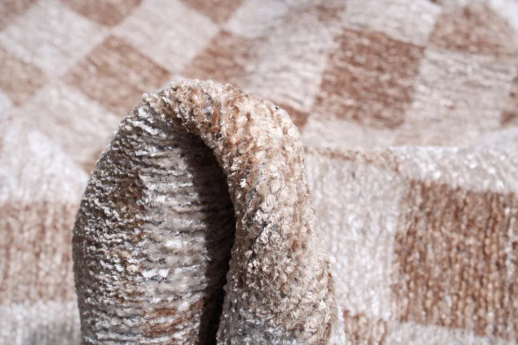 Bej Beyaz Modern Geometrik Dama Desenli Yıkanabilir Halı