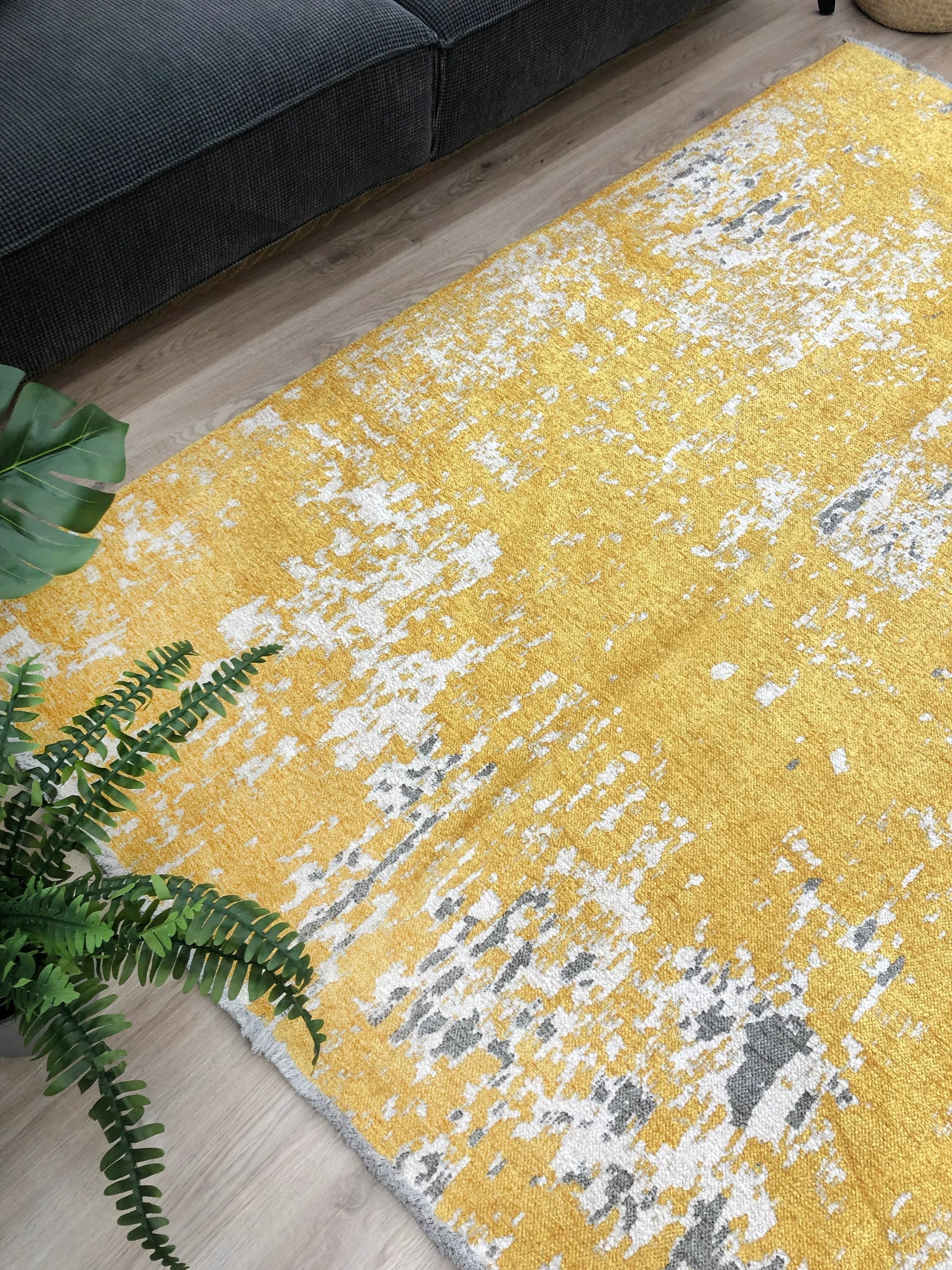 Gri Siyah ve Sarı Altın Çift Taraflı Modern Yıkanabilir Antibakteriyel Halı