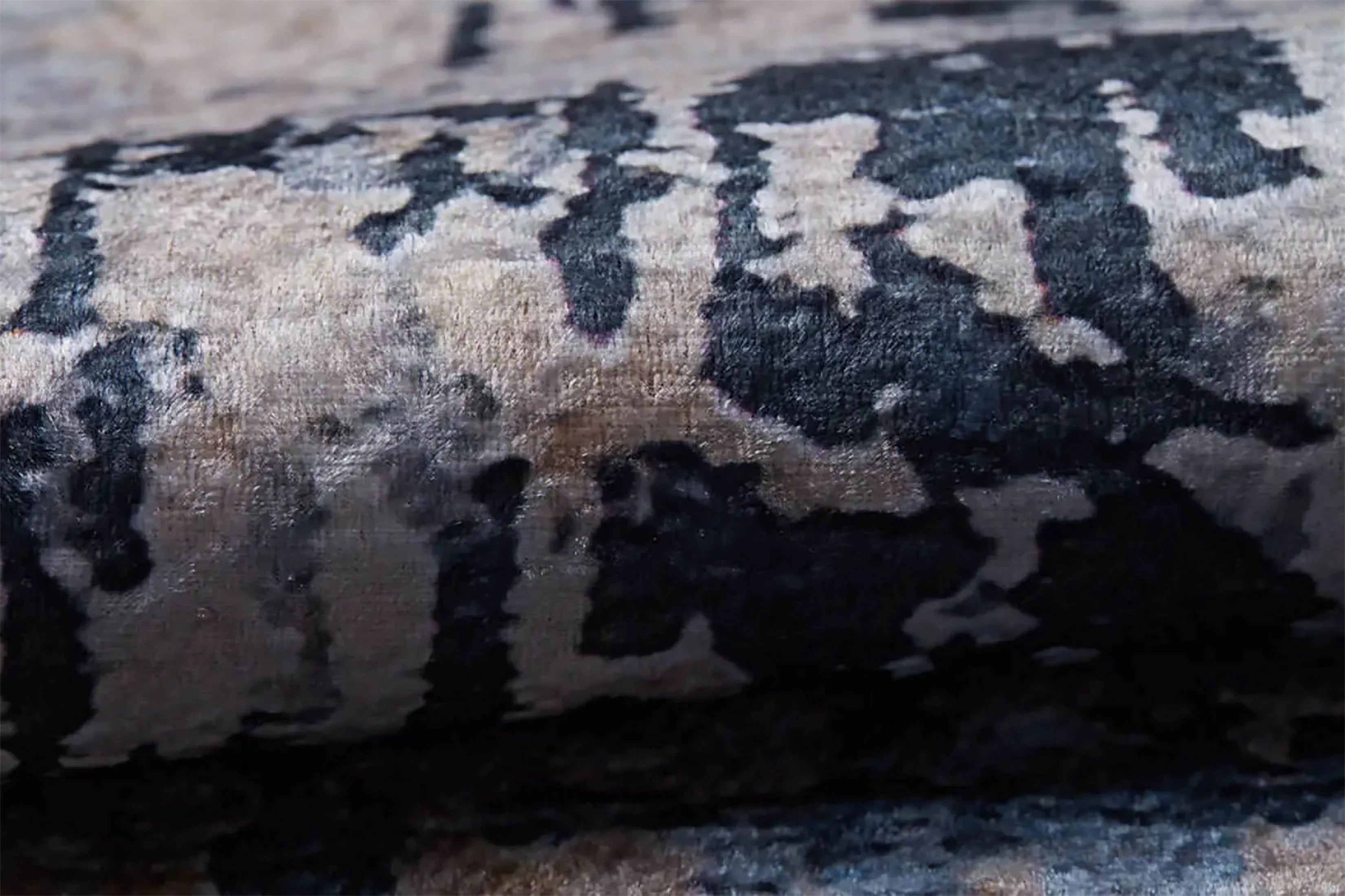 Mavi Füme ve Bej Tonlarında Modern Soyut Sanat Halısı