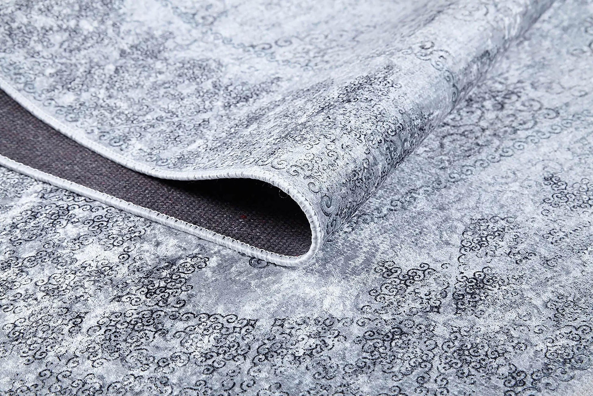 Gri Çiçekli Vintage Madalyonlu Halı