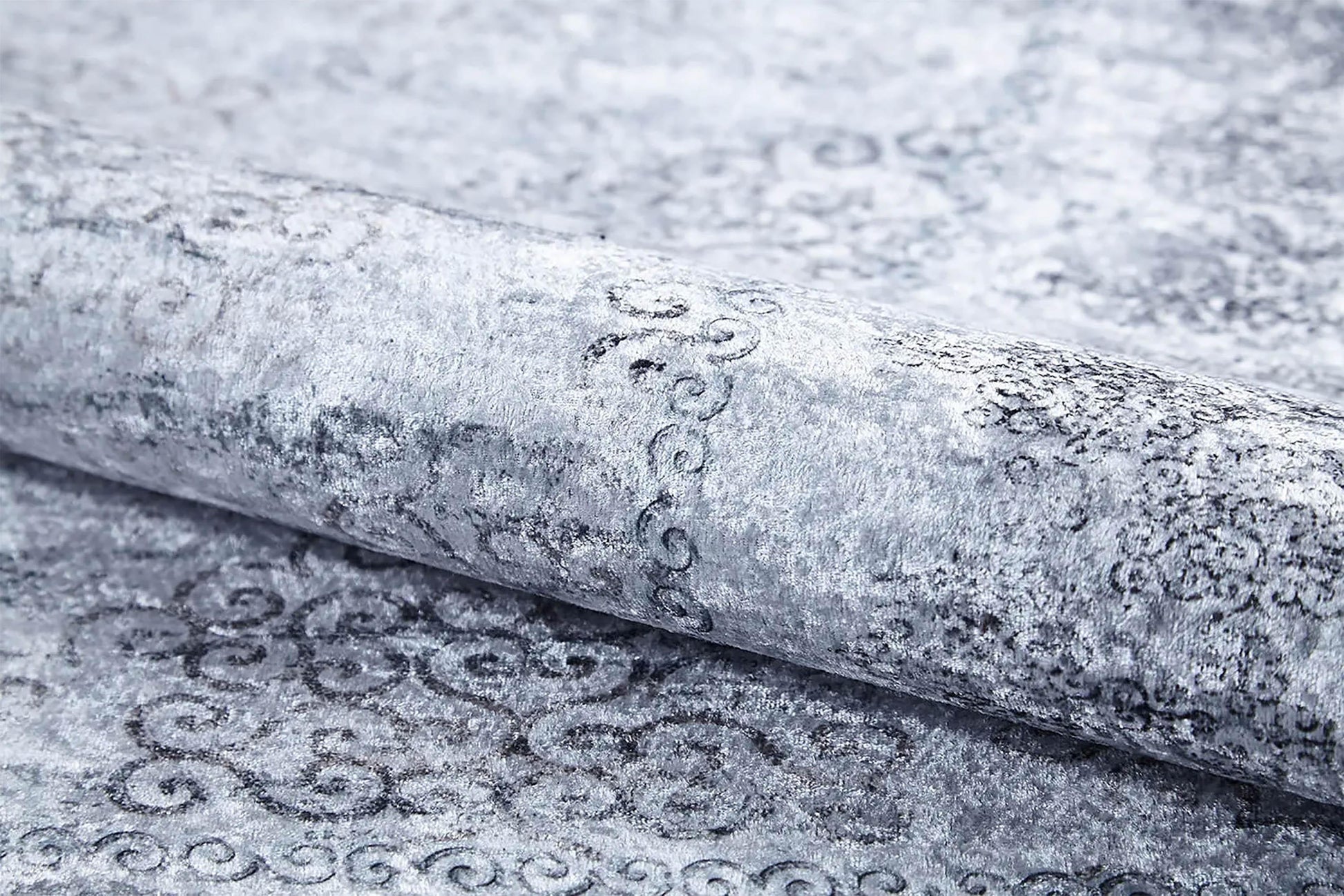 Gri Çiçekli Vintage Madalyonlu Halı