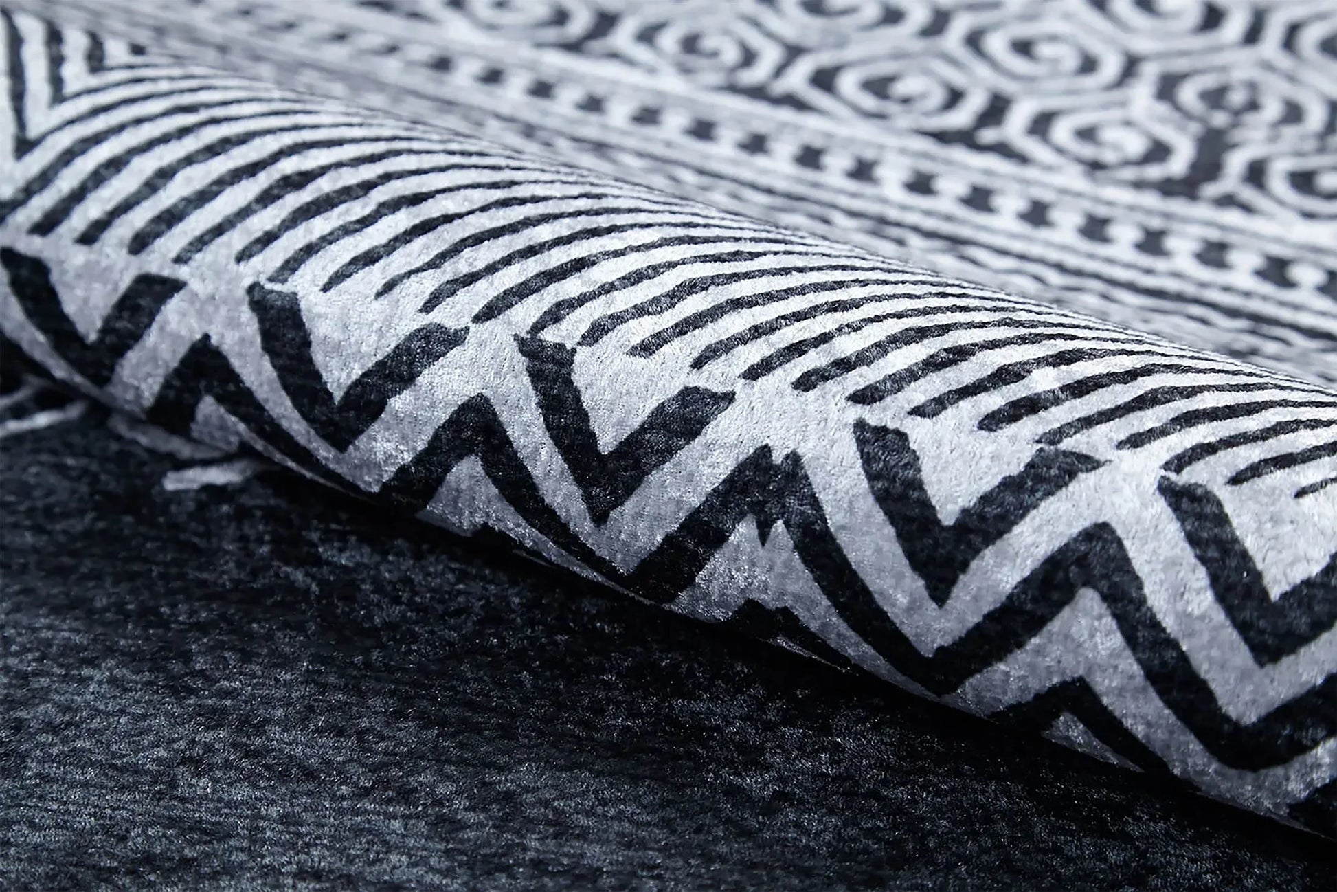 Gri Etnik Desenli Geometrik Anadolu Kilim Halı