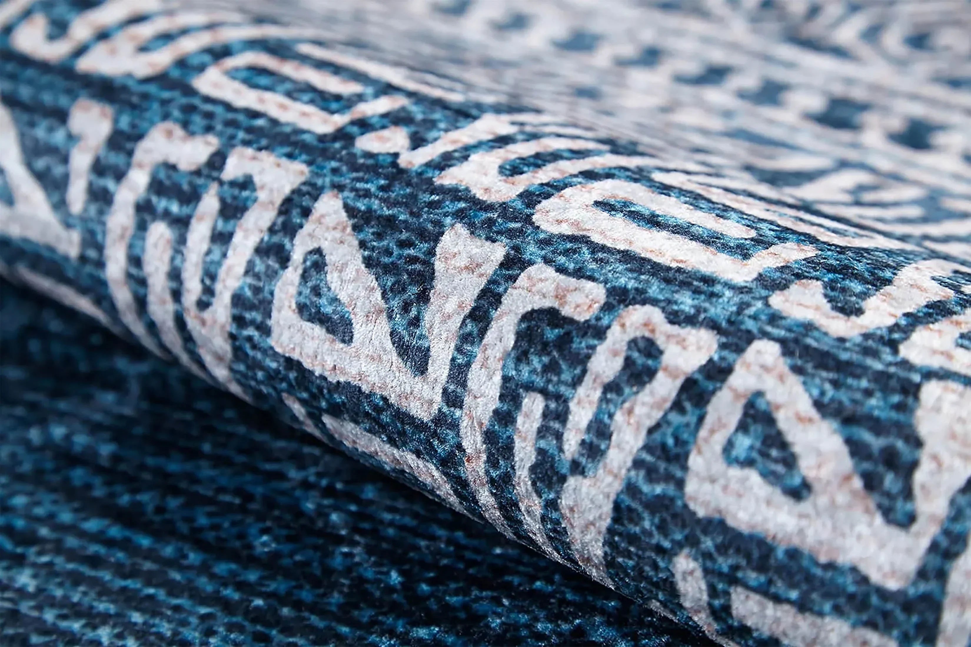 Mavi Etnik Desenli Anadolu Kilim Halı