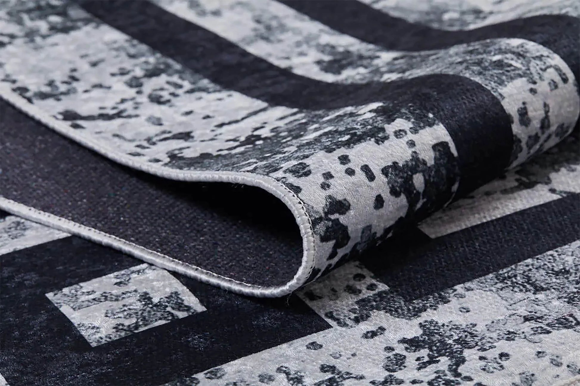 Siyah Beyaz Eskitme Zeminli Art Deco Bordürlü Modern Halı