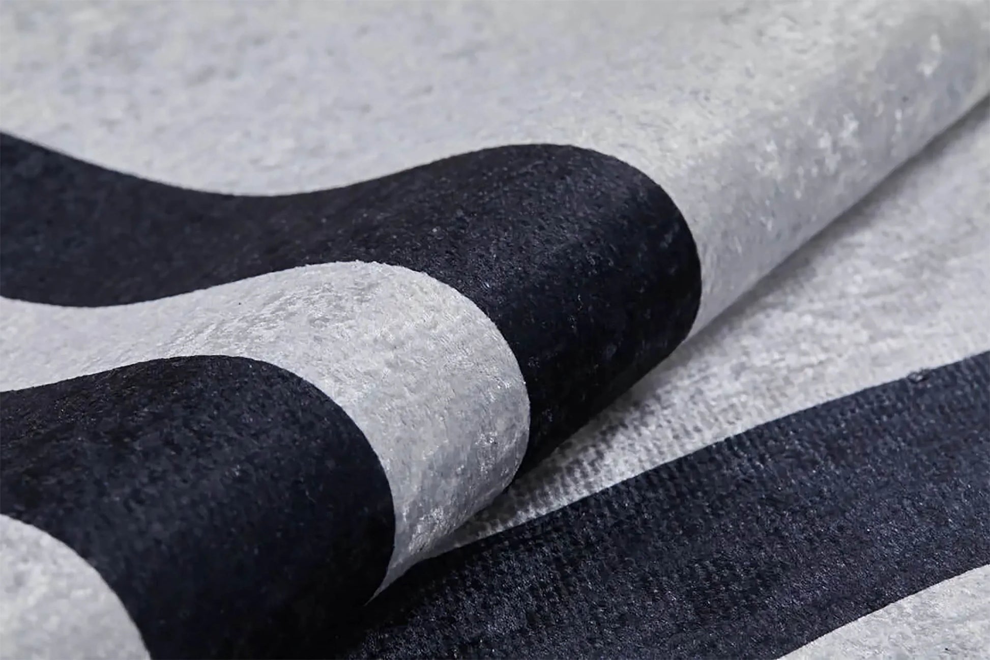 Gri Siyah Geometrik Desenli Lüks Bordürlü Halı