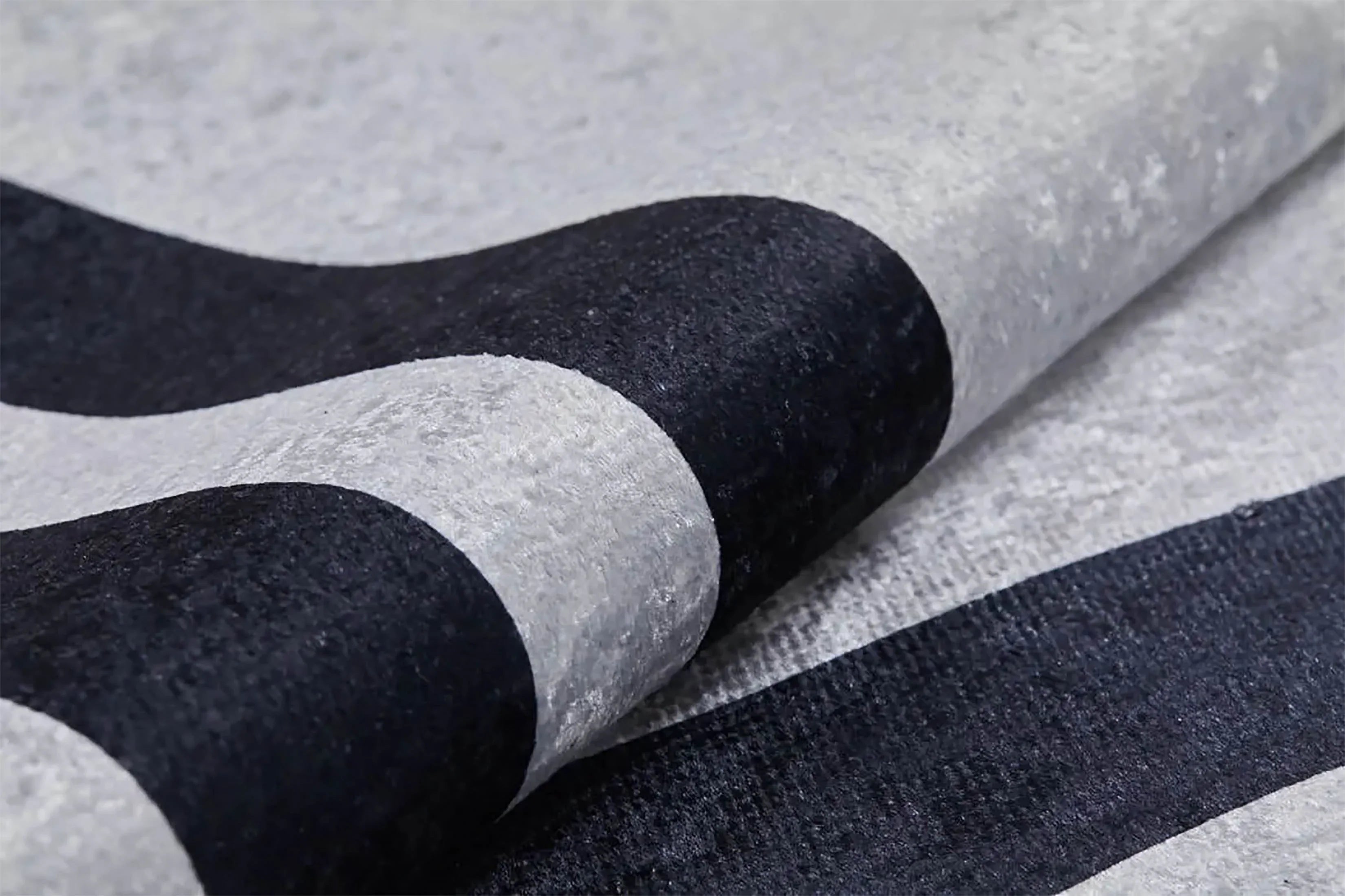 Gri Siyah Geometrik Desenli Lüks Bordürlü Halı