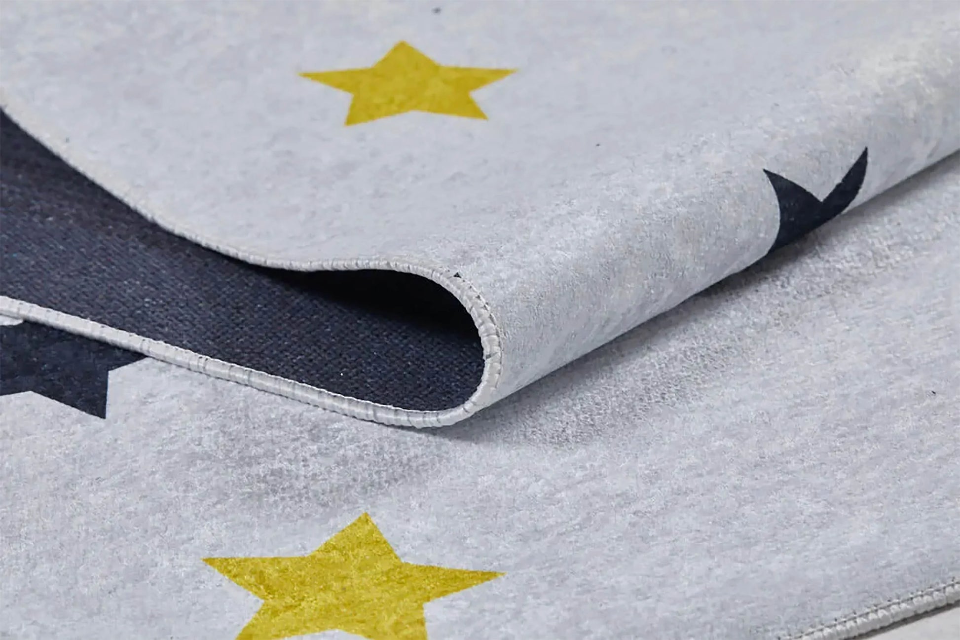 Sarı ve Siyah Yıldız Desenli Yıkanabilir Çocuk Halısı