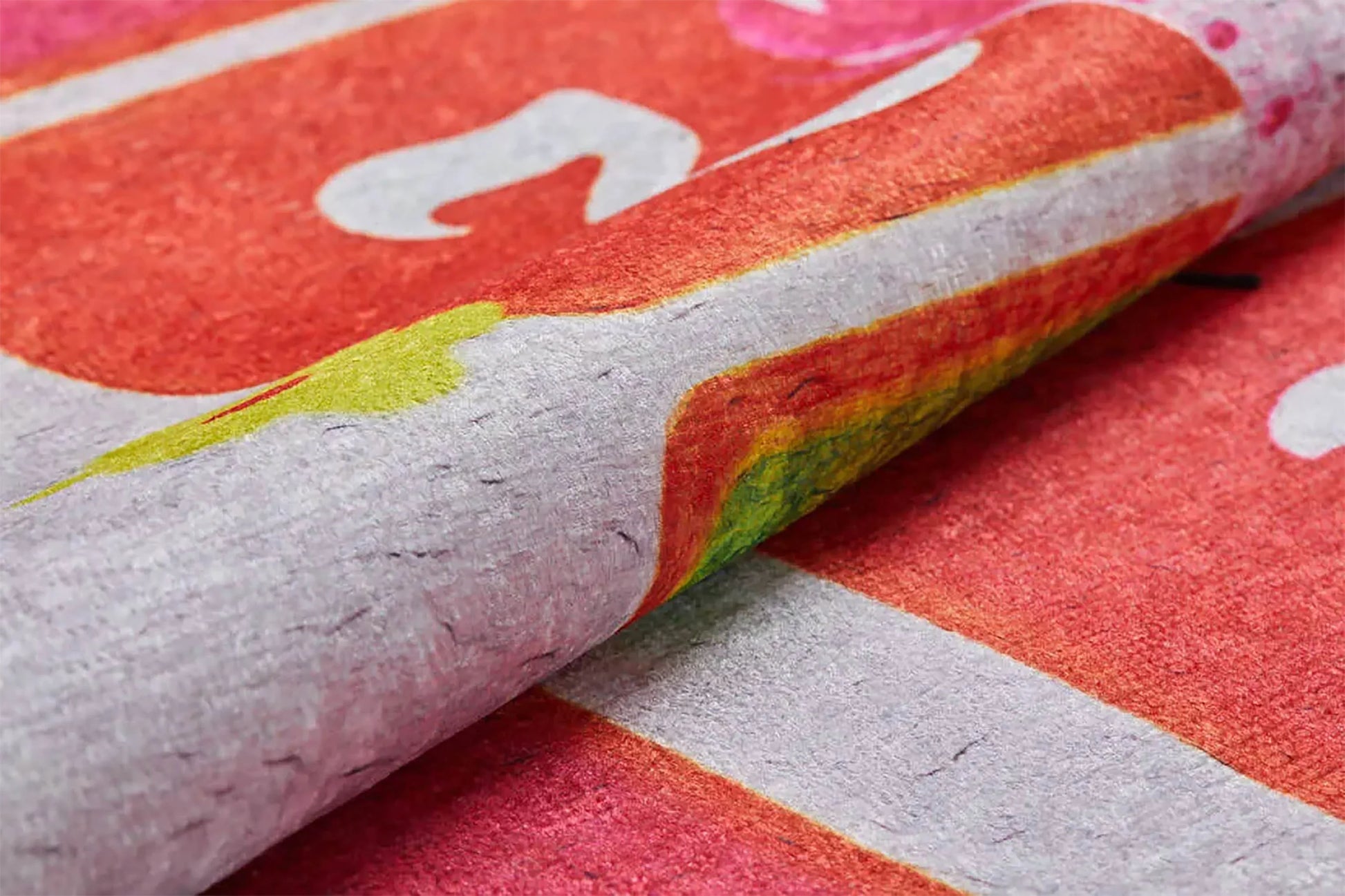 Renkli Seksek Desenli Peri ve Çiçek Figürlü Çocuk Halısı