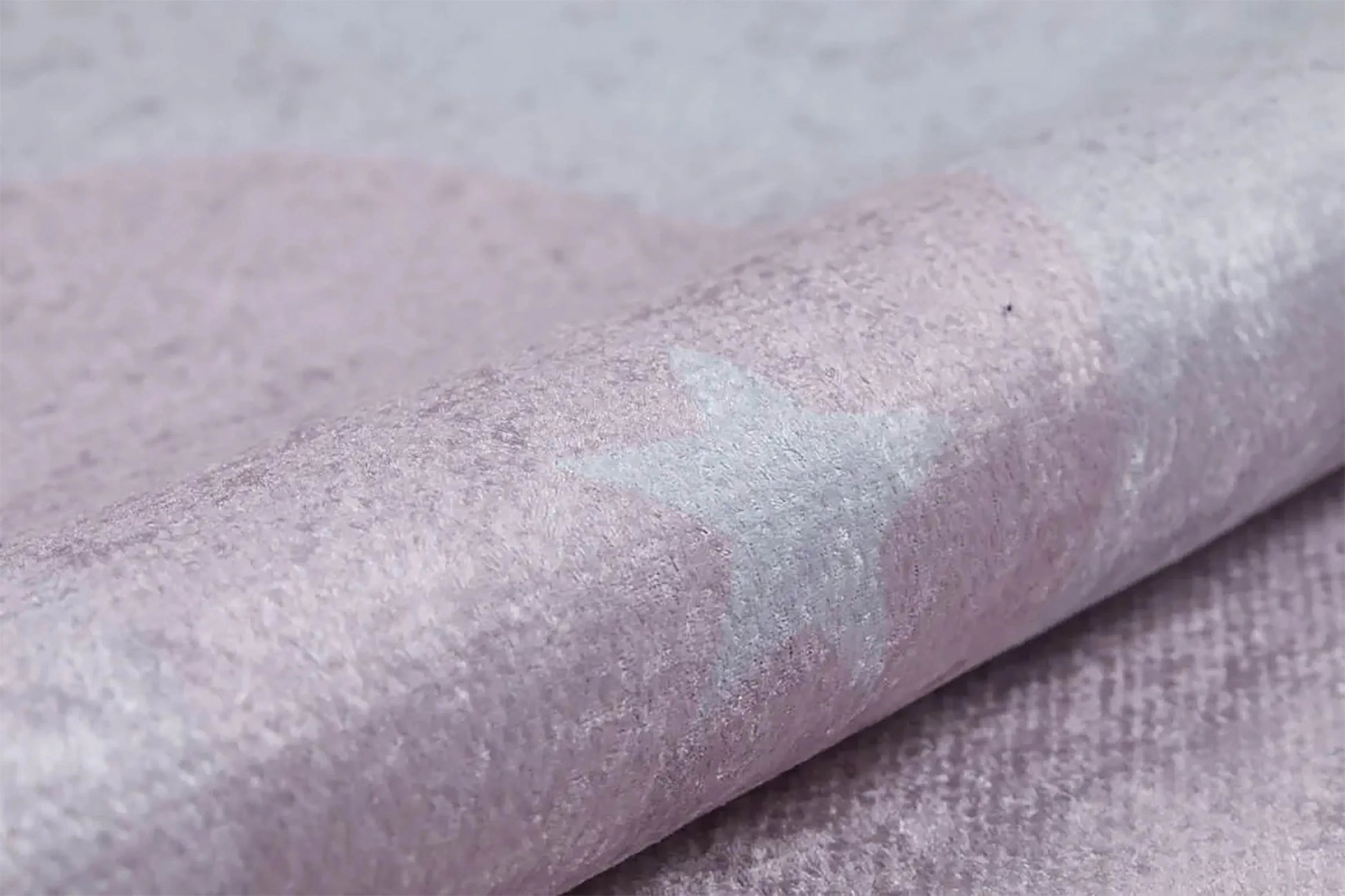 Pembe Kuğu Temalı Kalp Desenli Çocuk Halısı