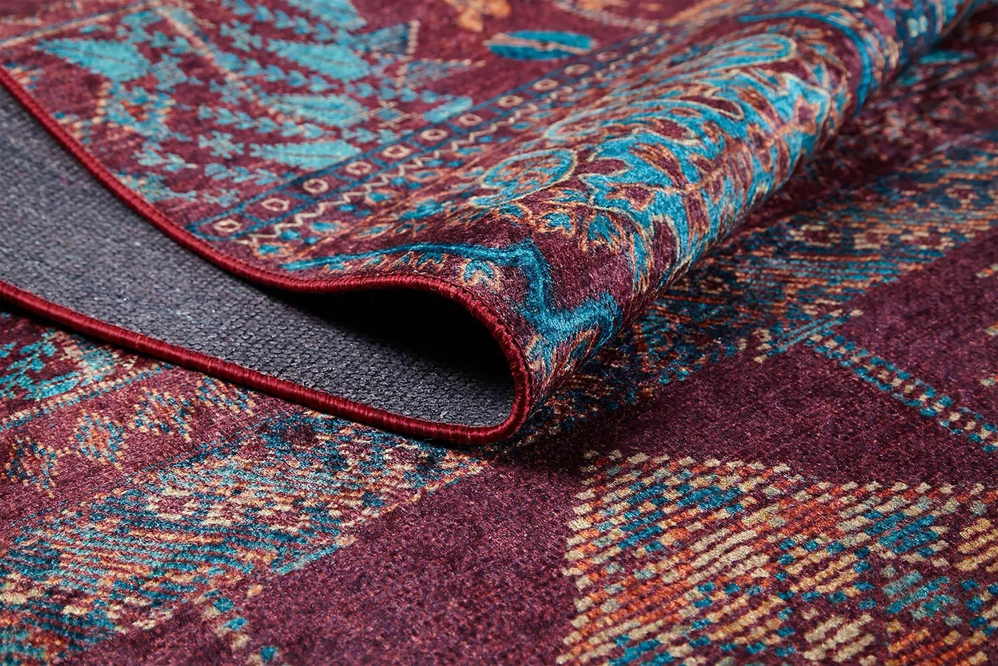 Benzersiz Kırmızı Anadolu Halı