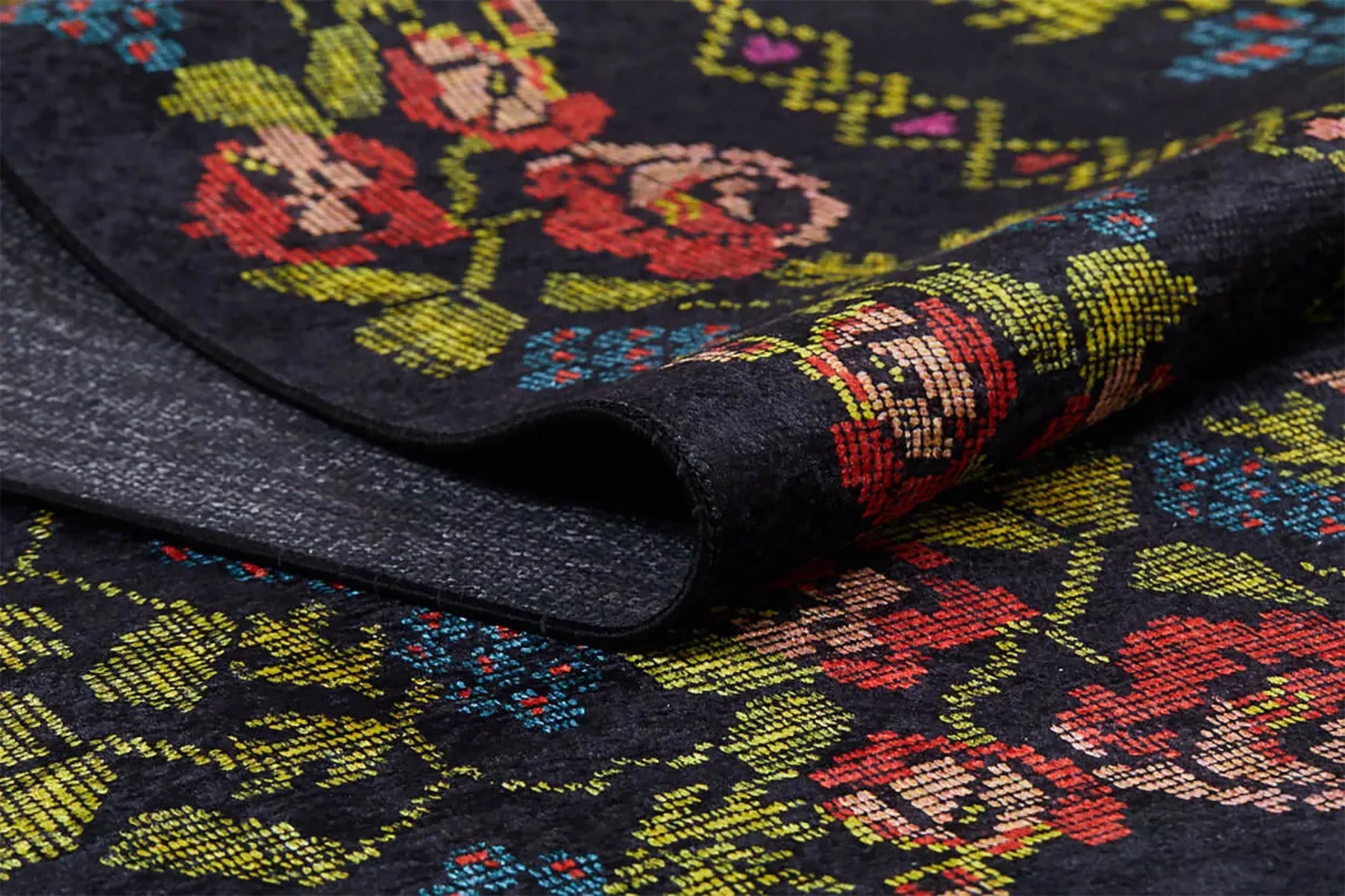 Siyah Karabag Canlı Çiçekli Otantik Salon Halısı