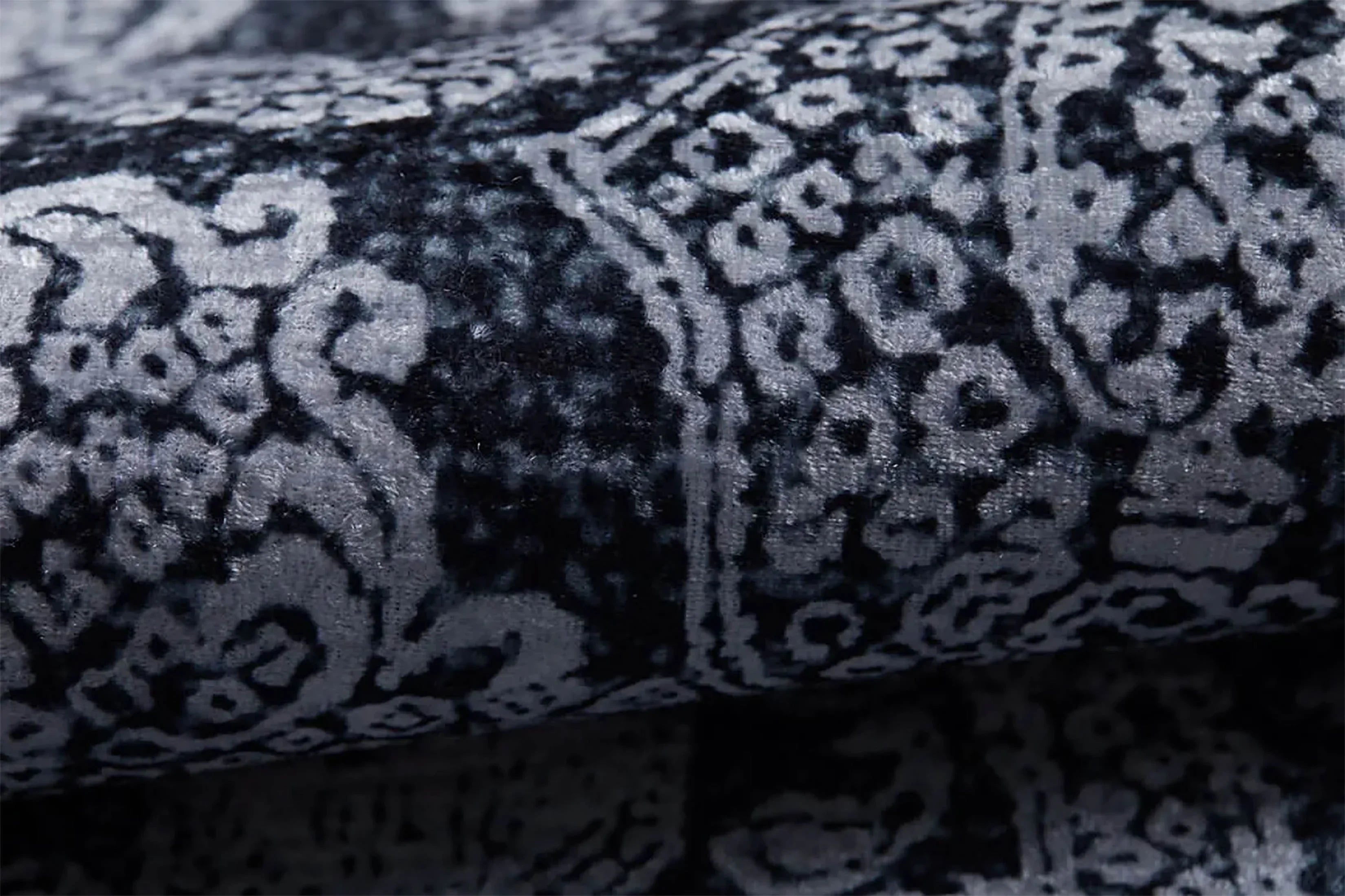 Koyu Gri Eskitme Klasik Halı