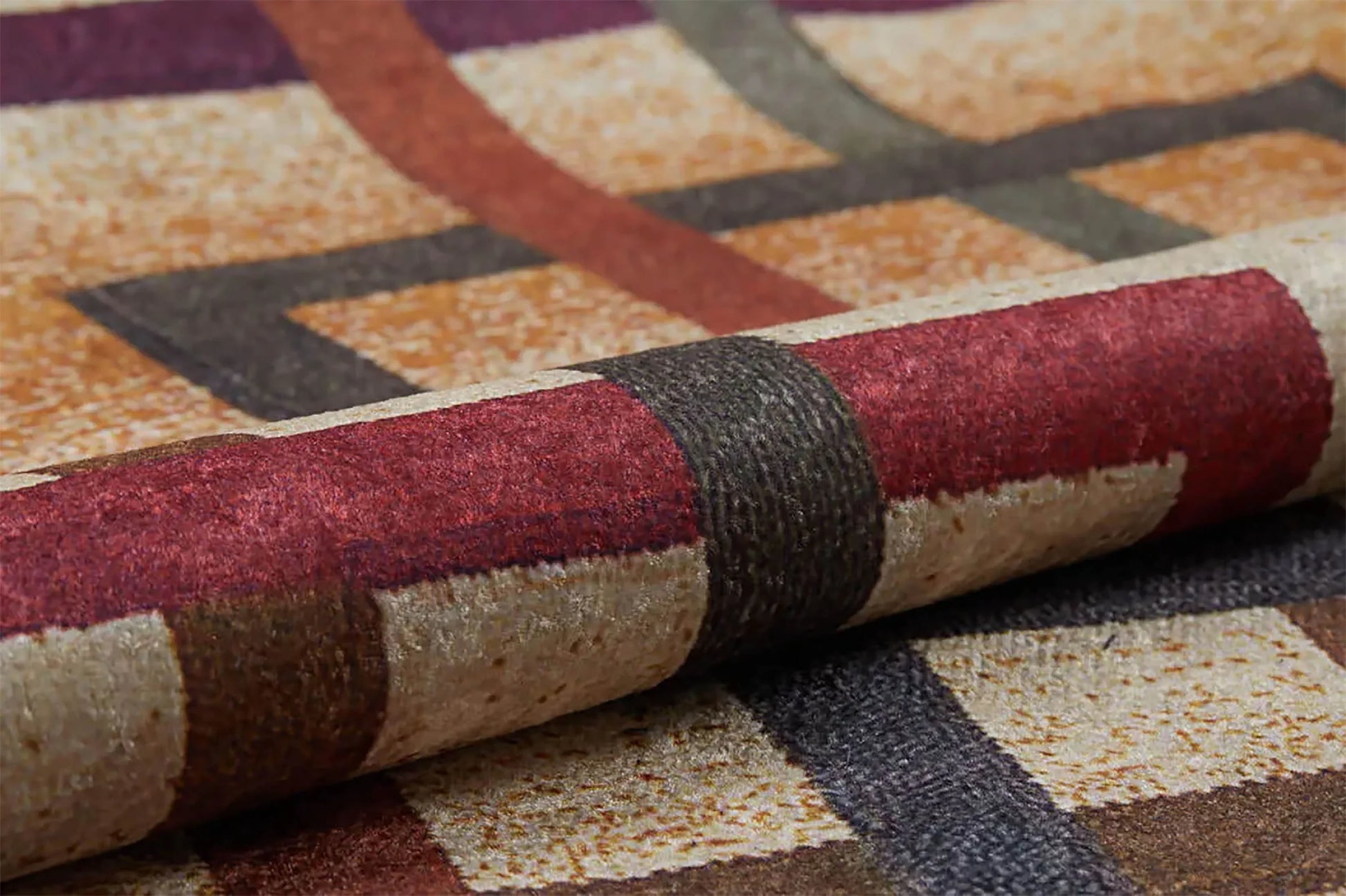 Çok Renkli Geometrik Kare Desenli Halı