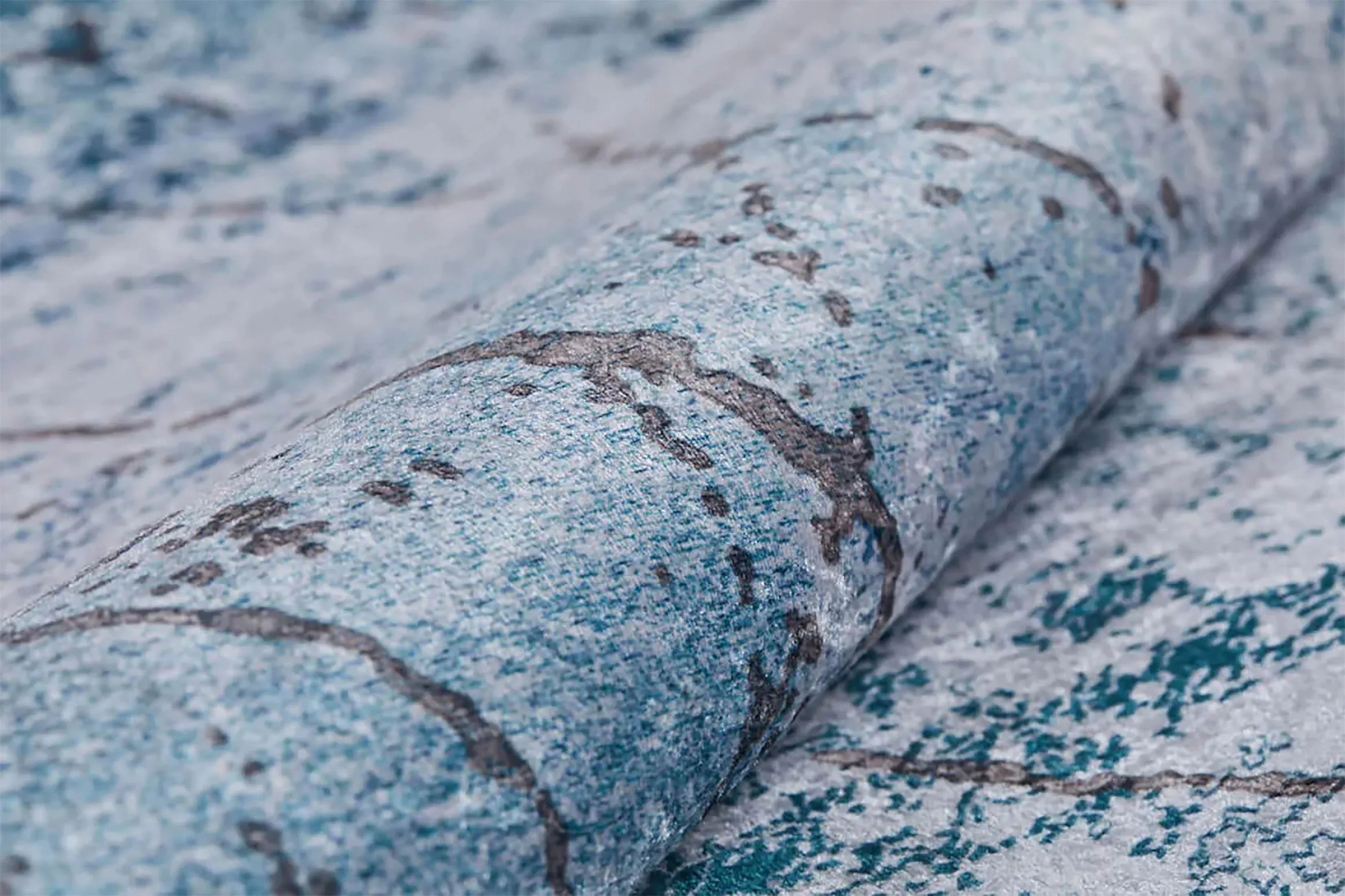 Açık Mavi Beyaz Eskitme Halı