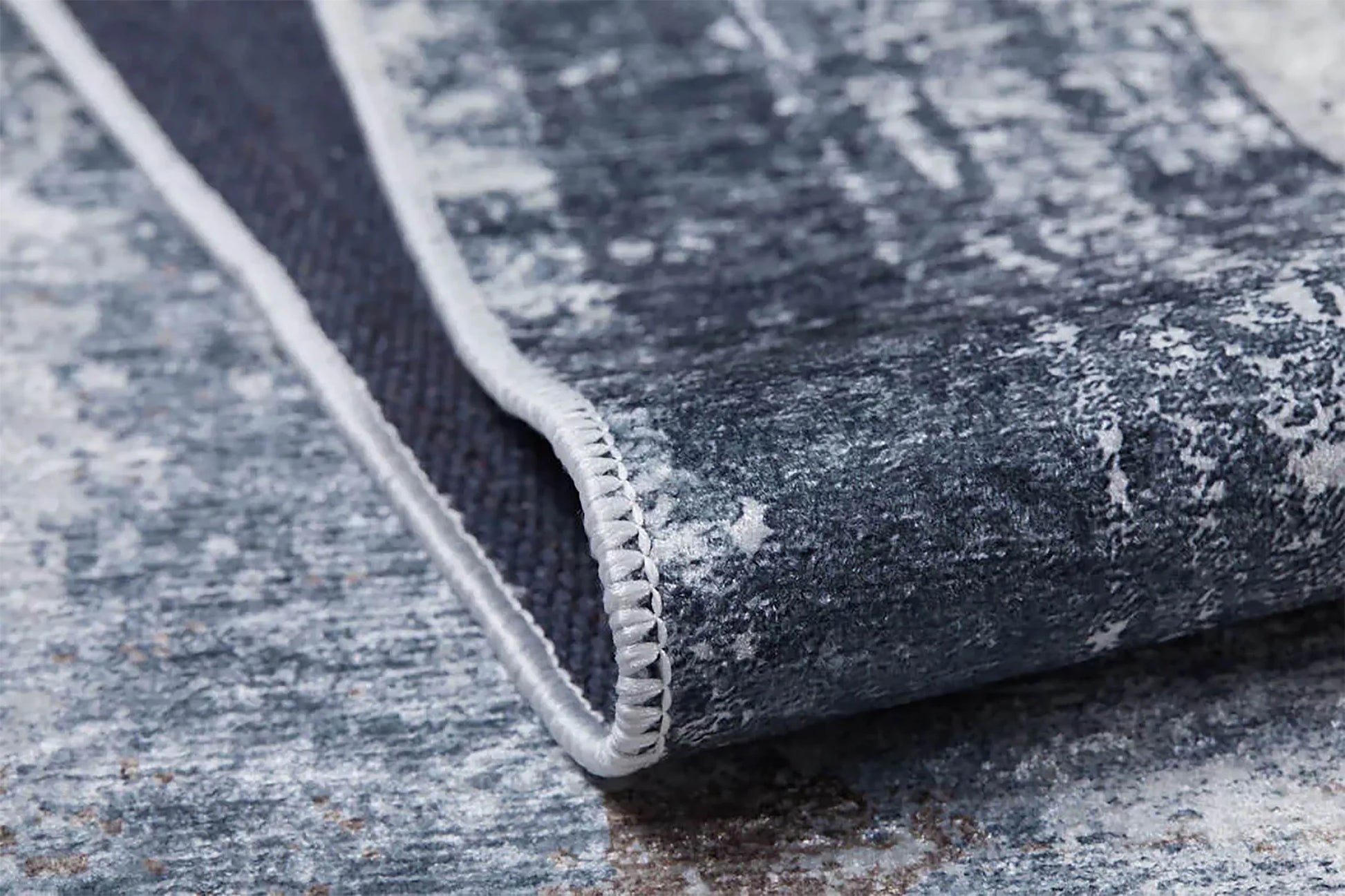 Gri Beyaz Soyut Eskitme Çerçeveli Halı