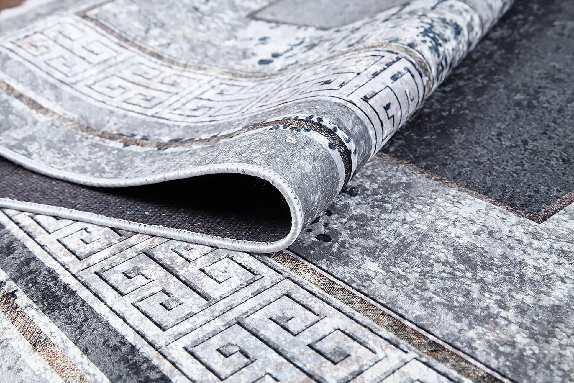 Füme Merkezli Gri Modern Kaymaz Halı