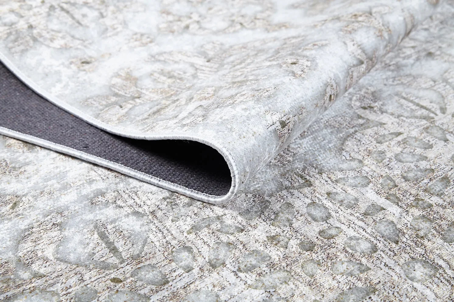 Medalyon Desenli Açık Bej Krem Halı