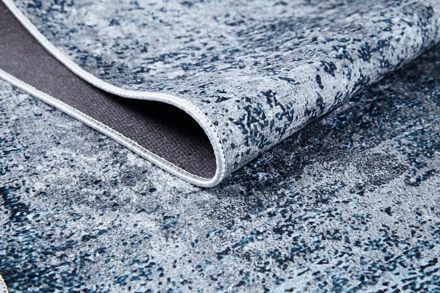 Açık Mavi Gri Eskitme Halı