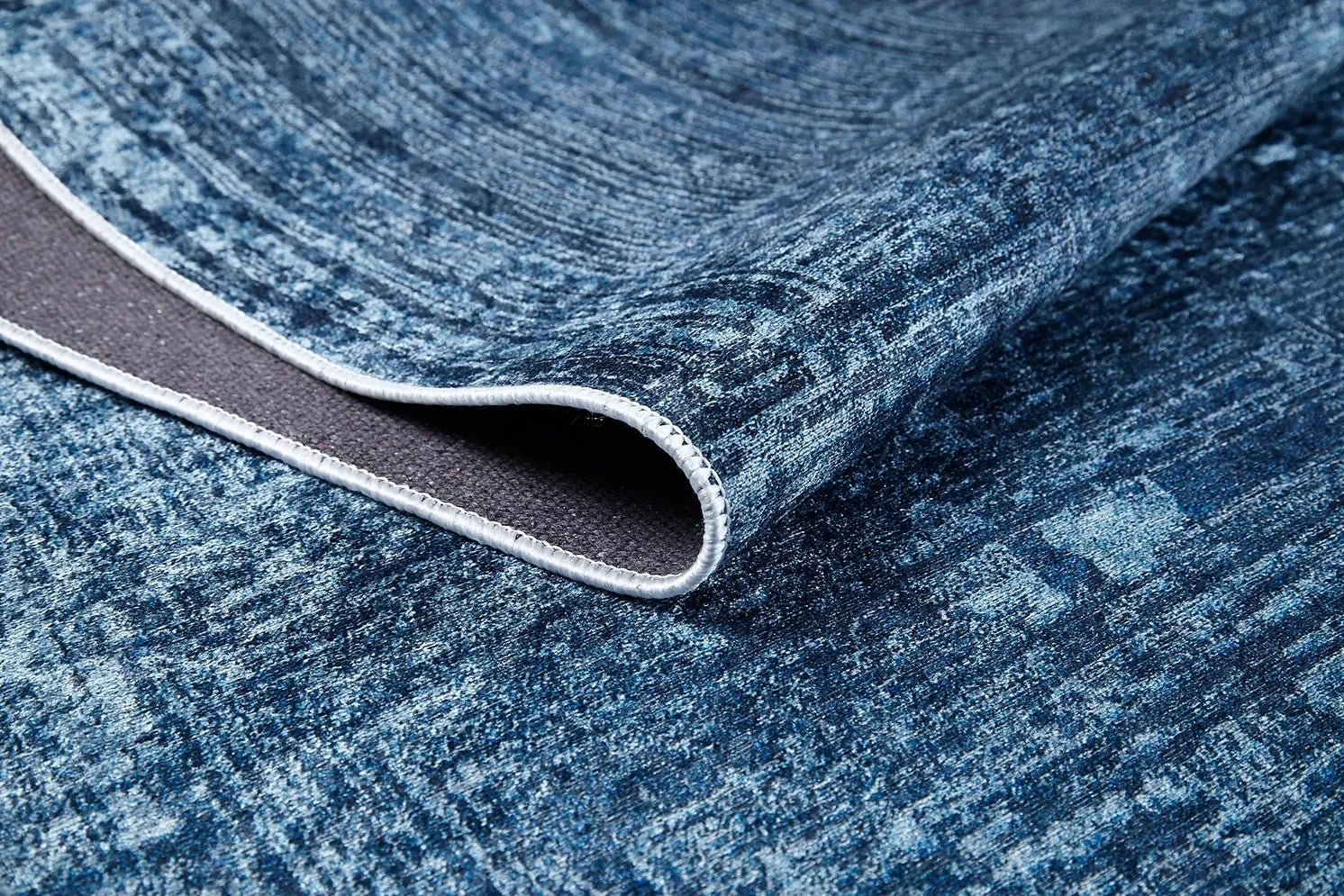 Modern Lacivert Mavi Tonlarda Halı