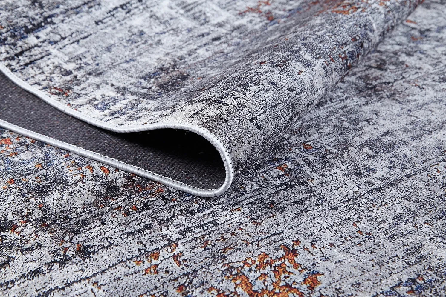 Gri Tonlarda Modern Halısı