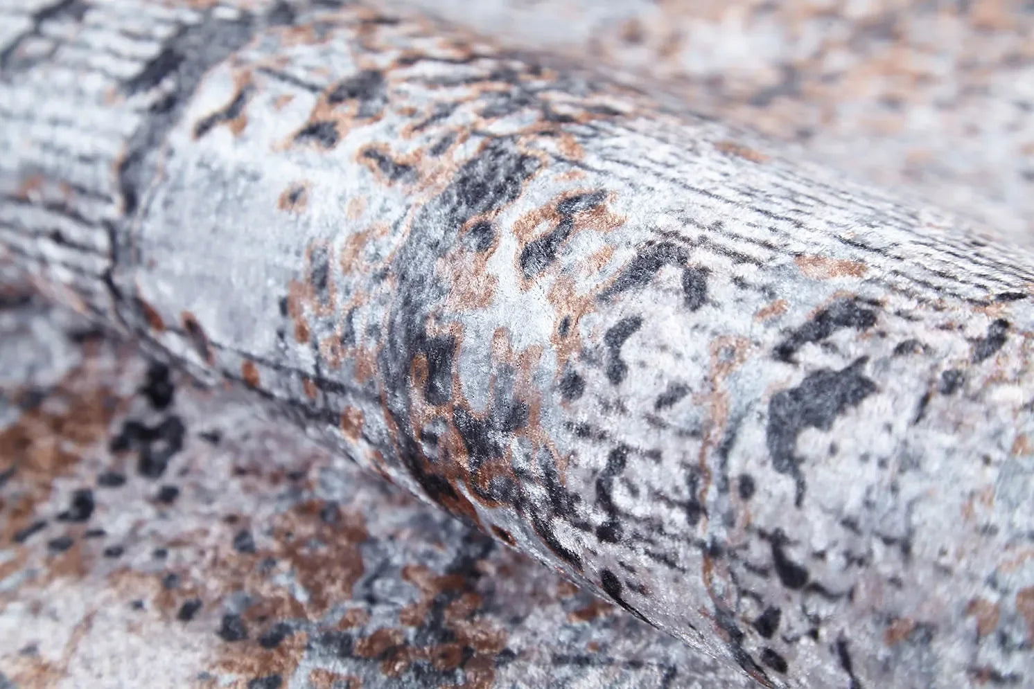 Açık Gri Kahve ve Füme Tonlarda Modern Halısı