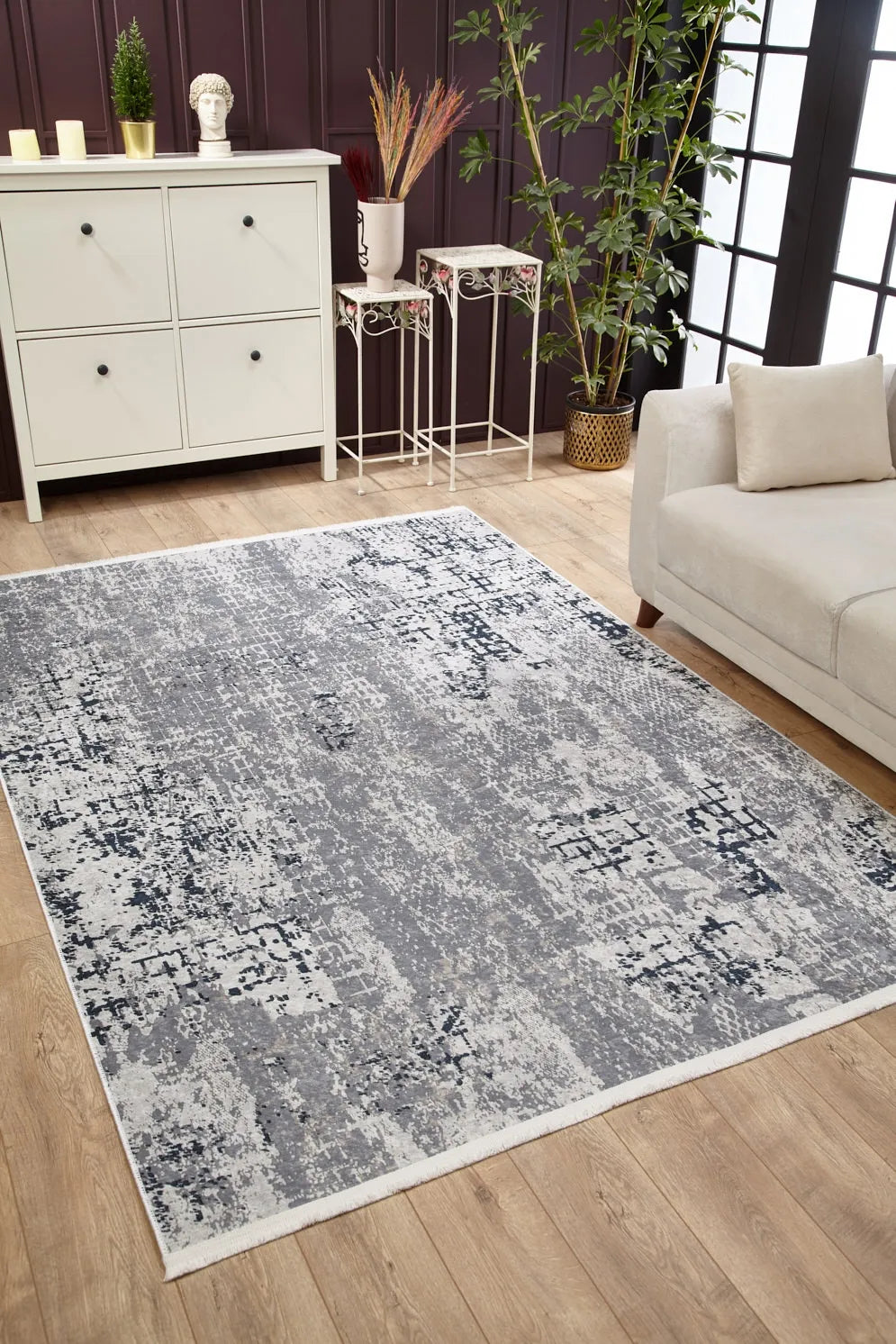 Blassrosa, cremebeige, geometrisch gemusterter Kelim-Teppich