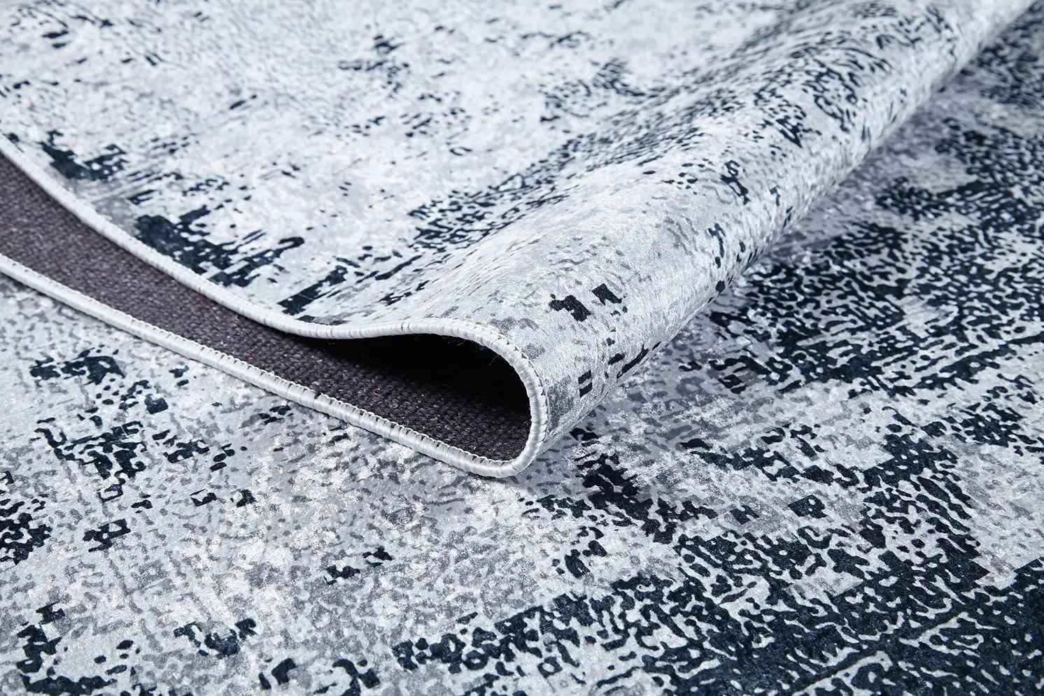 Gri Beyaz ve Lacivert Yıkanabilir Halı