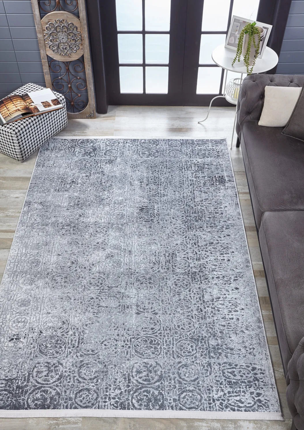 Blassrosa, cremebeige, geometrisch gemusterter Kelim-Teppich