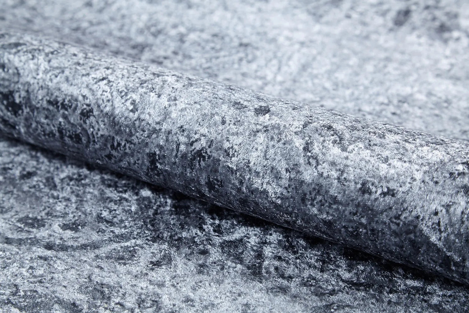 Blassrosa, cremebeige, geometrisch gemusterter Kelim-Teppich