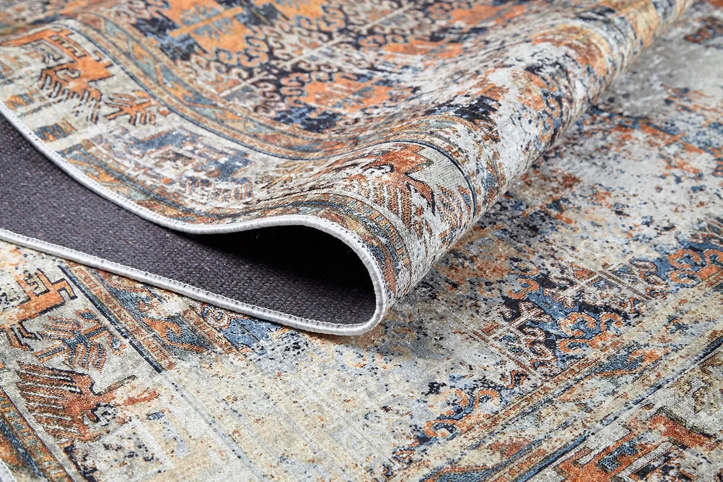 Bej Eskitme Geometrik Desenli Halı