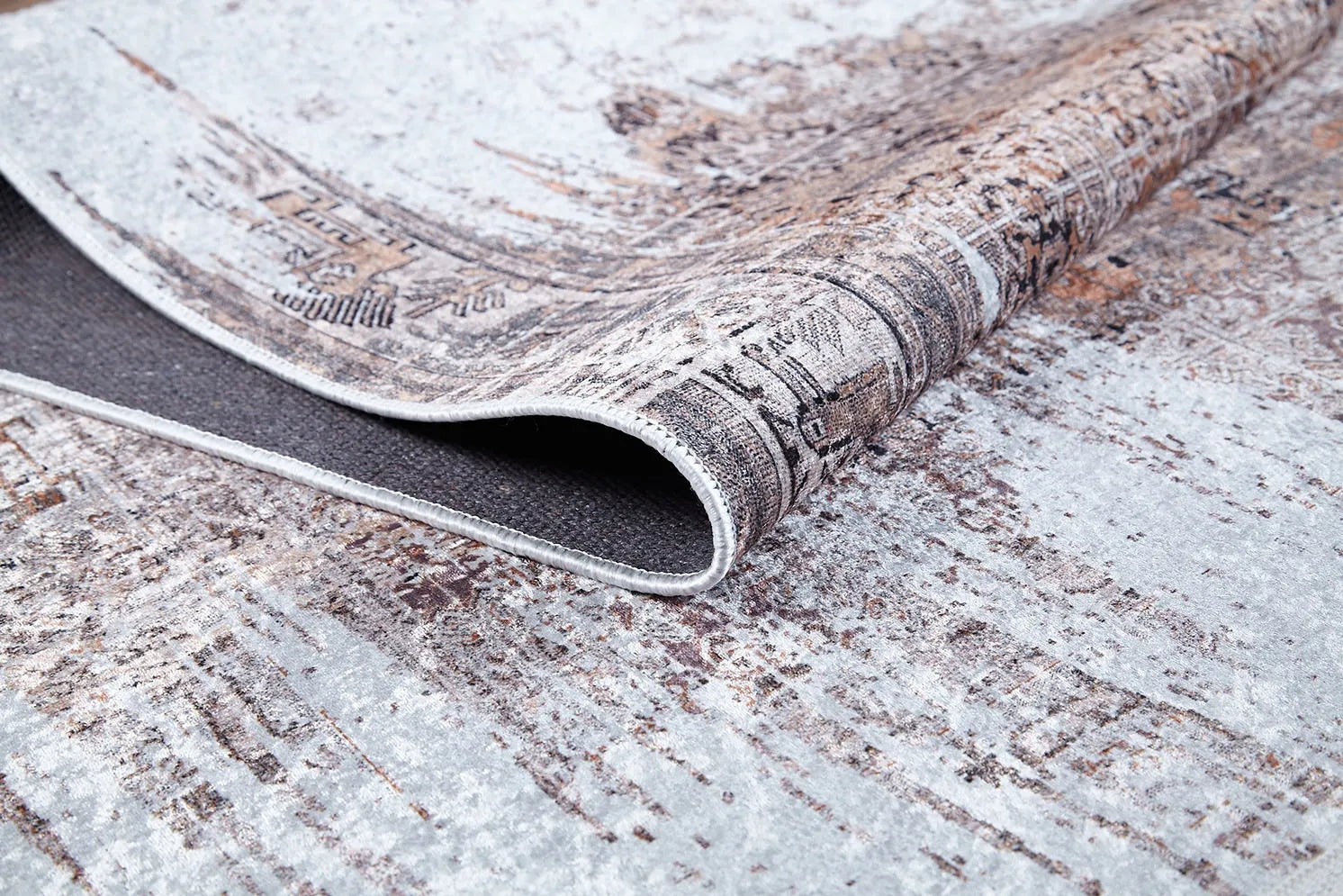 Blassrosa, cremebeige, geometrisch gemusterter Kelim-Teppich