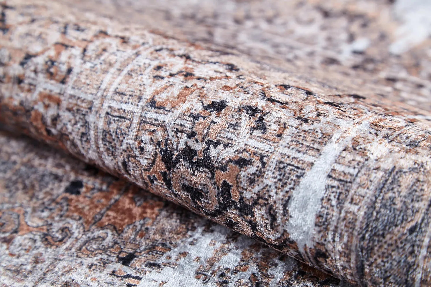 Blassrosa, cremebeige, geometrisch gemusterter Kelim-Teppich