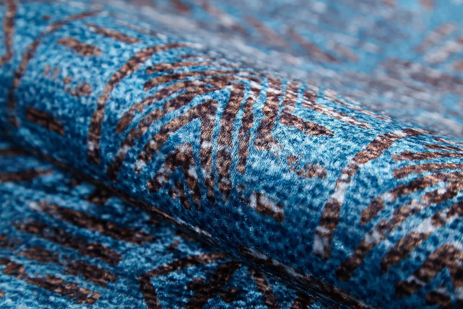 Blassrosa, cremebeige, geometrisch gemusterter Kelim-Teppich