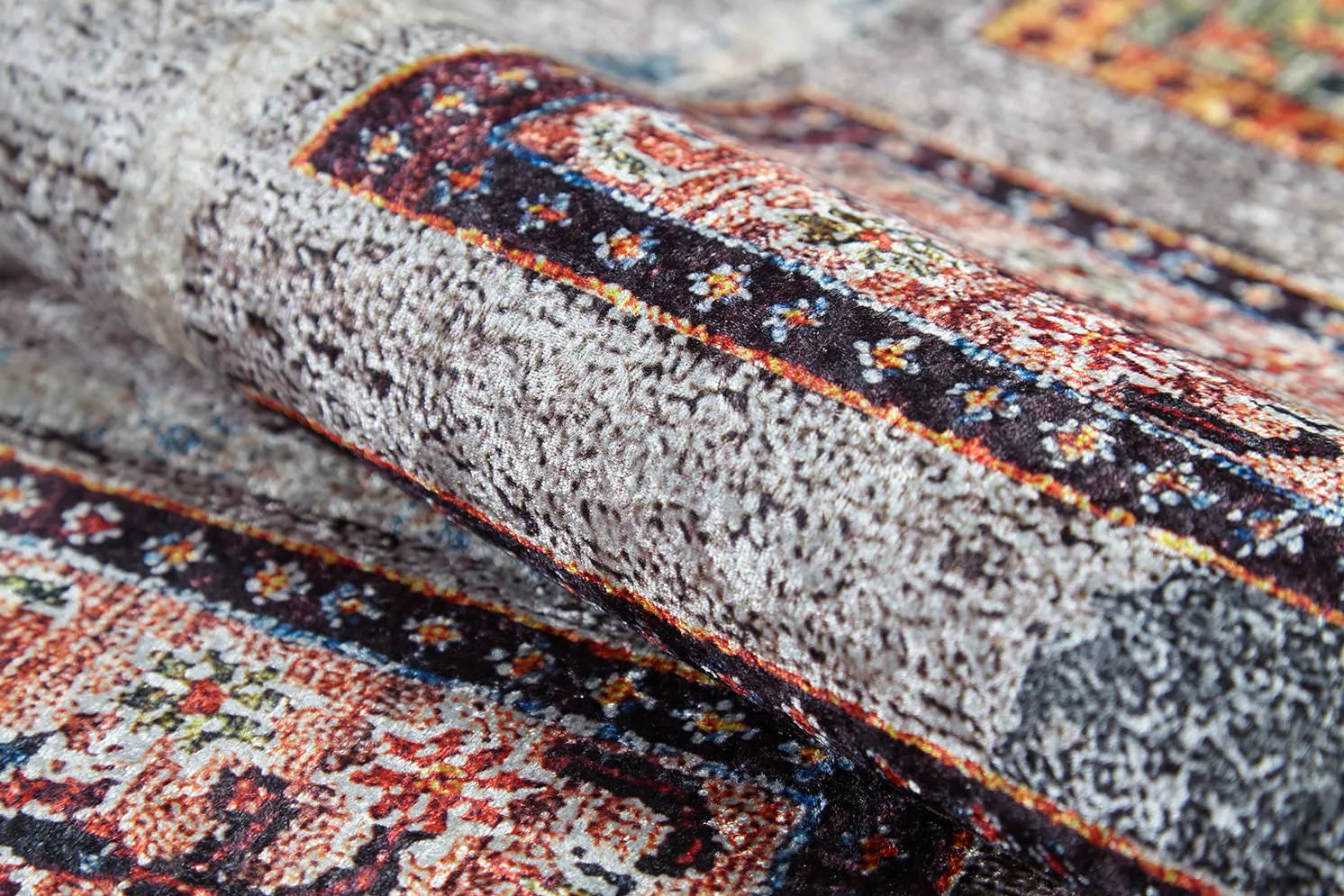 Örgü Saçaklı Çok Renkli Otantik Halı