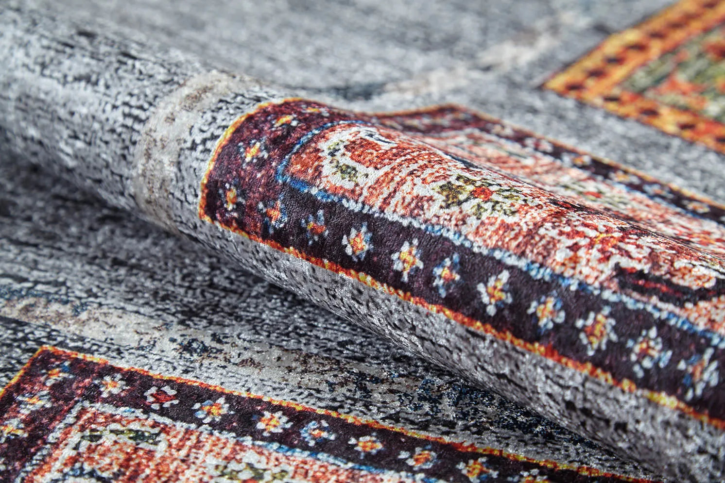 Blassrosa, cremebeige, geometrisch gemusterter Kelim-Teppich